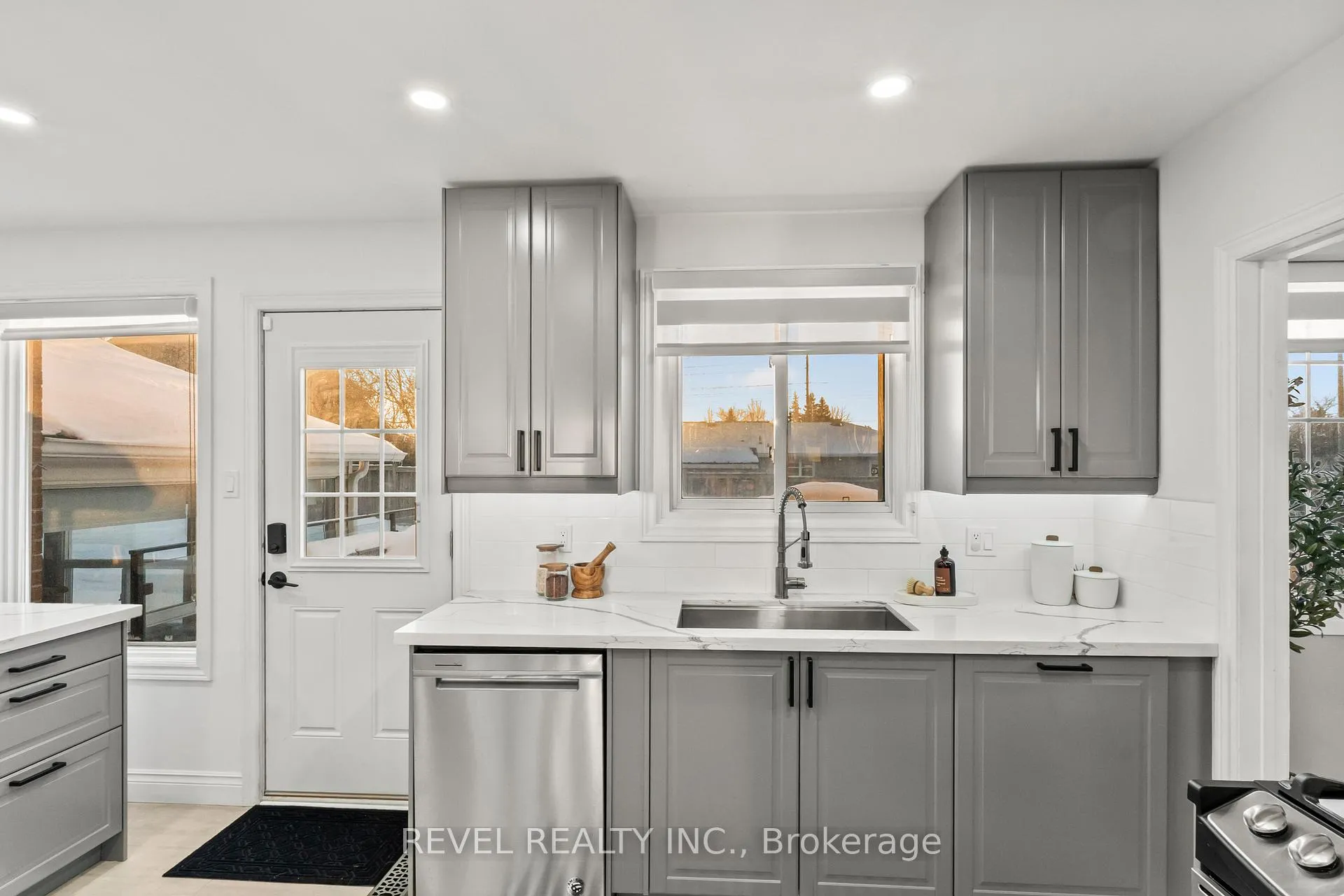 Photo 16 of 68 Applewood Crescent, Whitby, Blue Grass Meadows — HOMEH