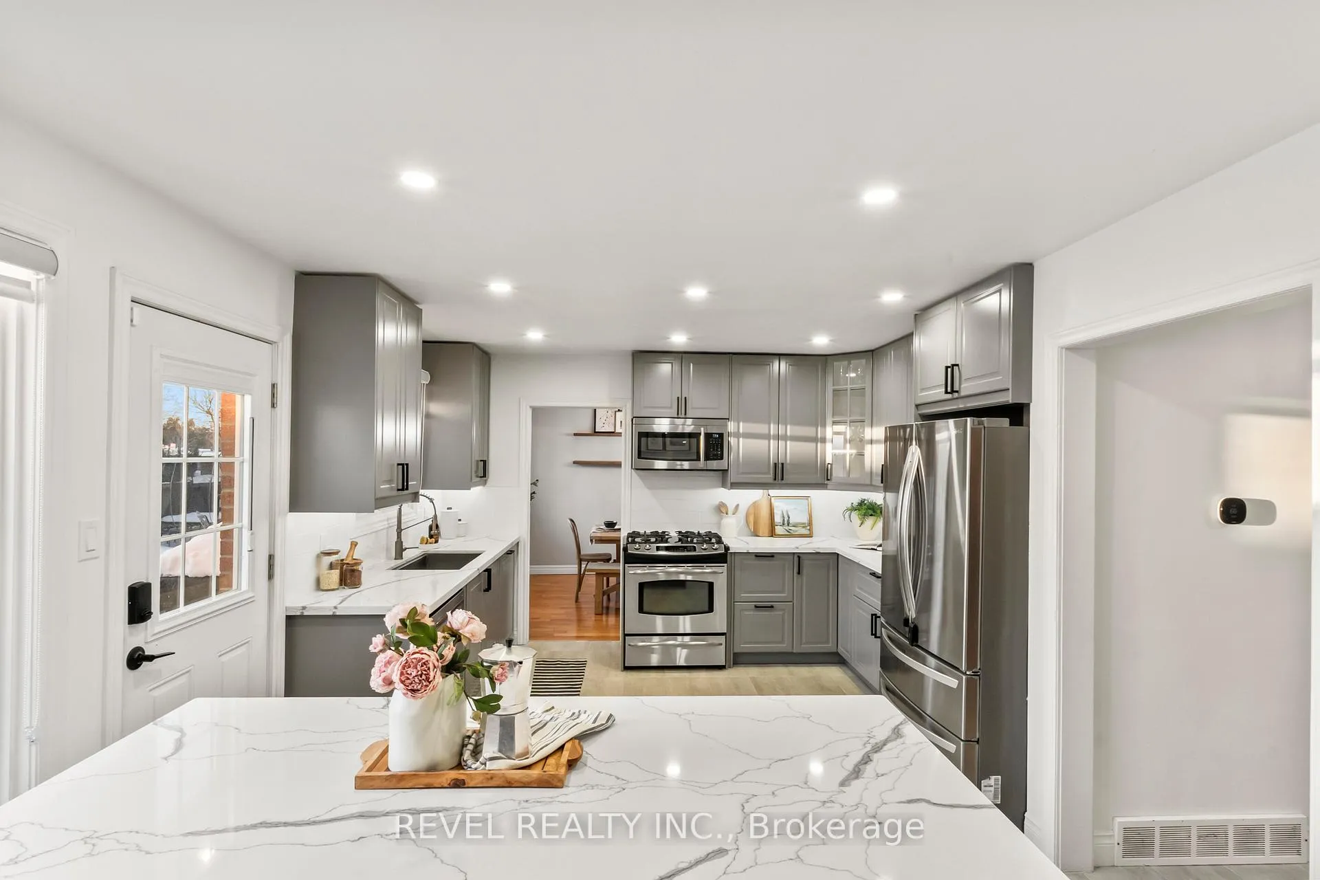 Photo 17 of 68 Applewood Crescent, Whitby, Blue Grass Meadows — HOMEH