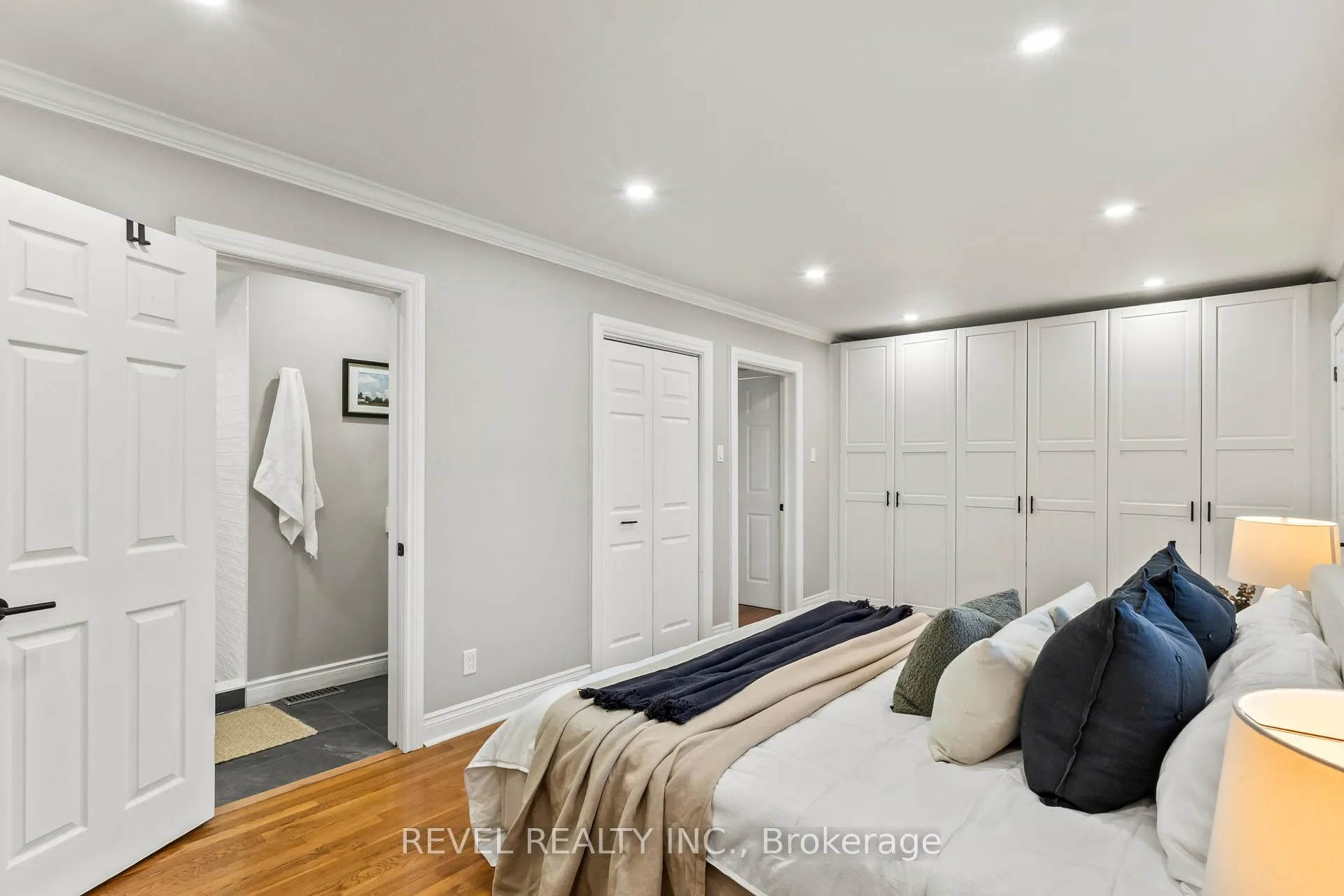 Photo 23 of 68 Applewood Crescent, Whitby, Blue Grass Meadows — HOMEH