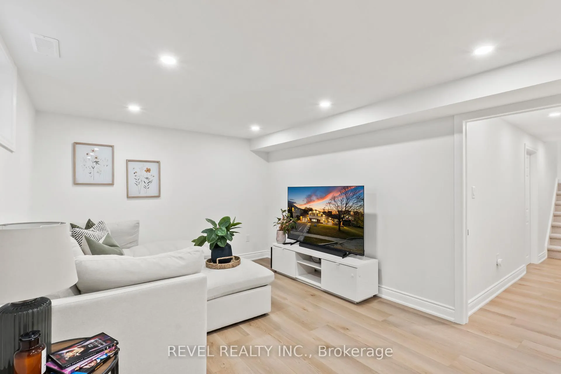 Photo 31 of 68 Applewood Crescent, Whitby, Blue Grass Meadows — HOMEH