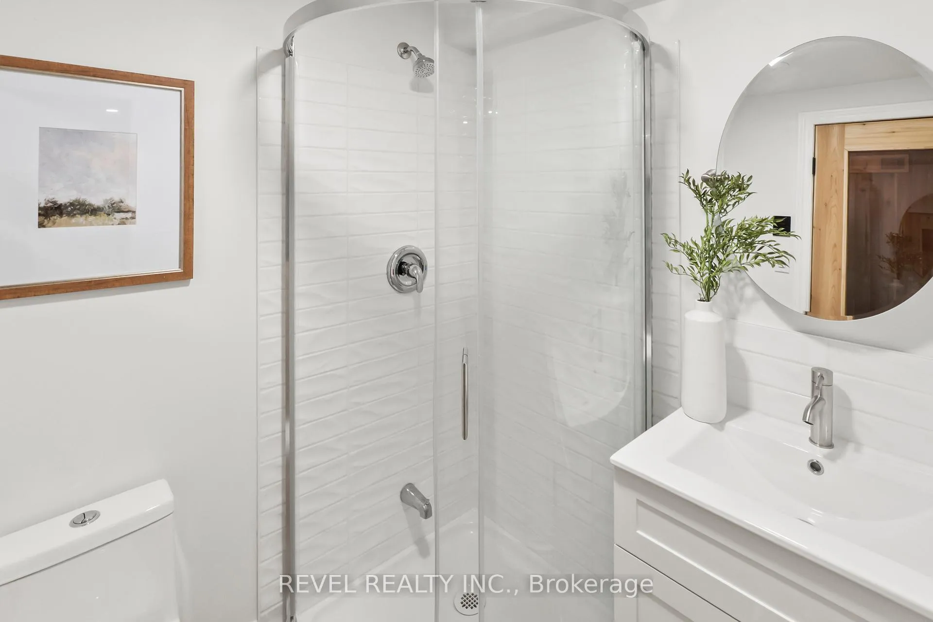 Photo 33 of 68 Applewood Crescent, Whitby, Blue Grass Meadows — HOMEH