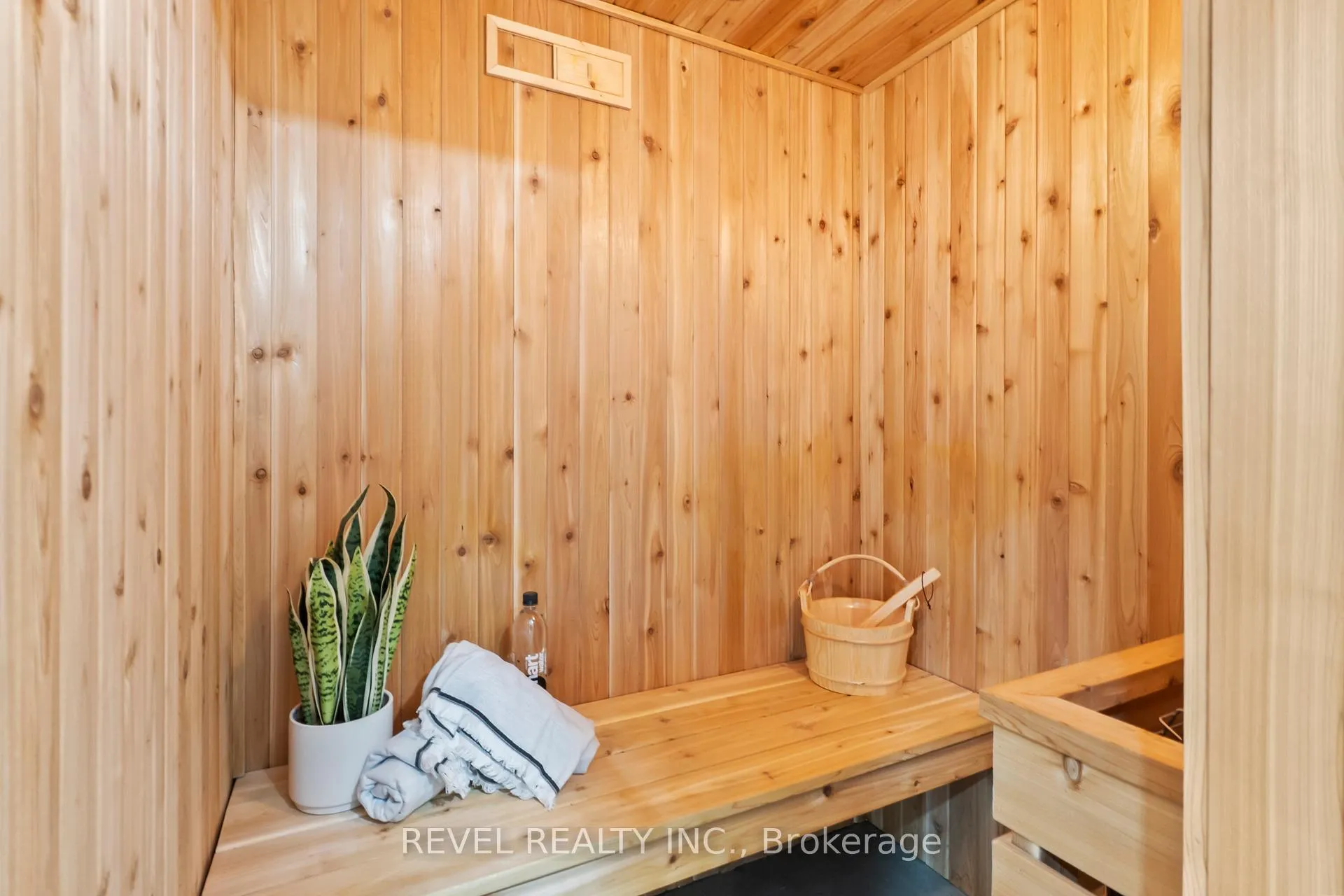Photo 34 of 68 Applewood Crescent, Whitby, Blue Grass Meadows — HOMEH