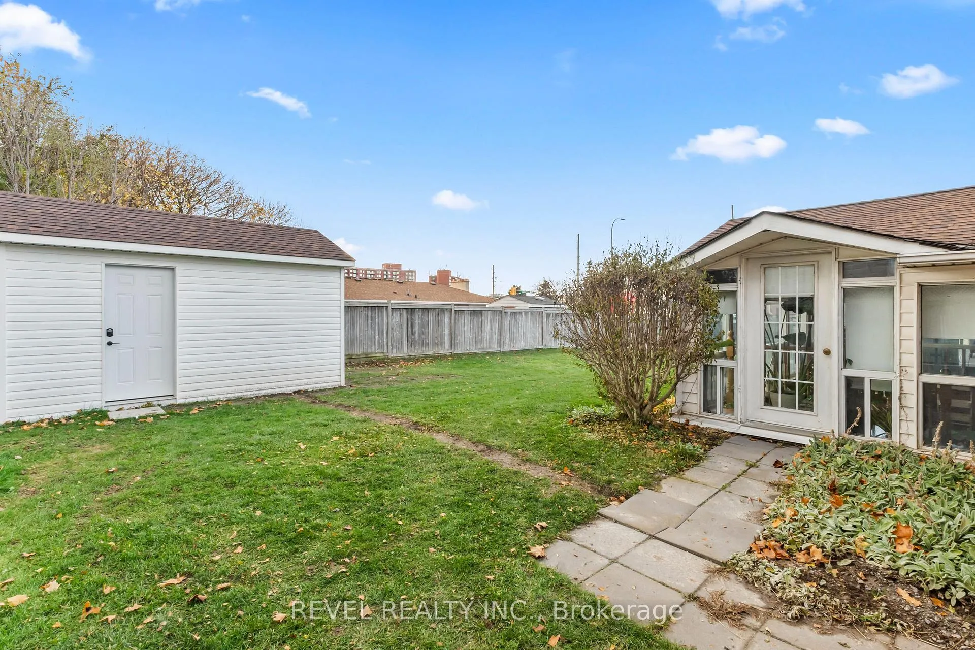 Photo 36 of 68 Applewood Crescent, Whitby, Blue Grass Meadows — HOMEH