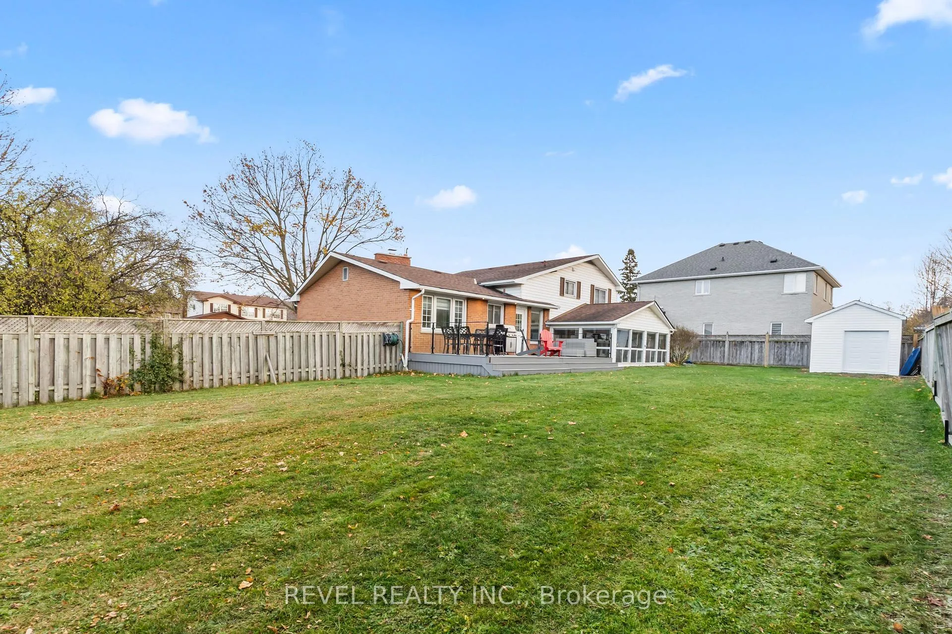 Photo 39 of 68 Applewood Crescent, Whitby, Blue Grass Meadows — HOMEH