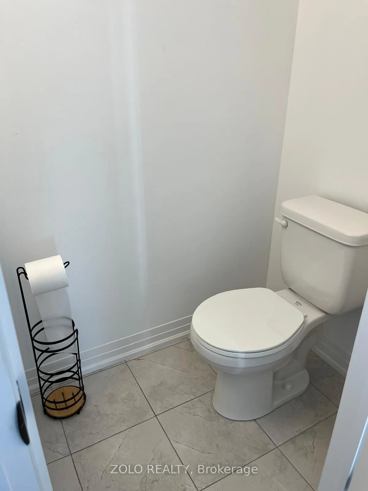 Photo 10 of 119 Fairlane Avenue, Barrie, Painswick South — HOMEH