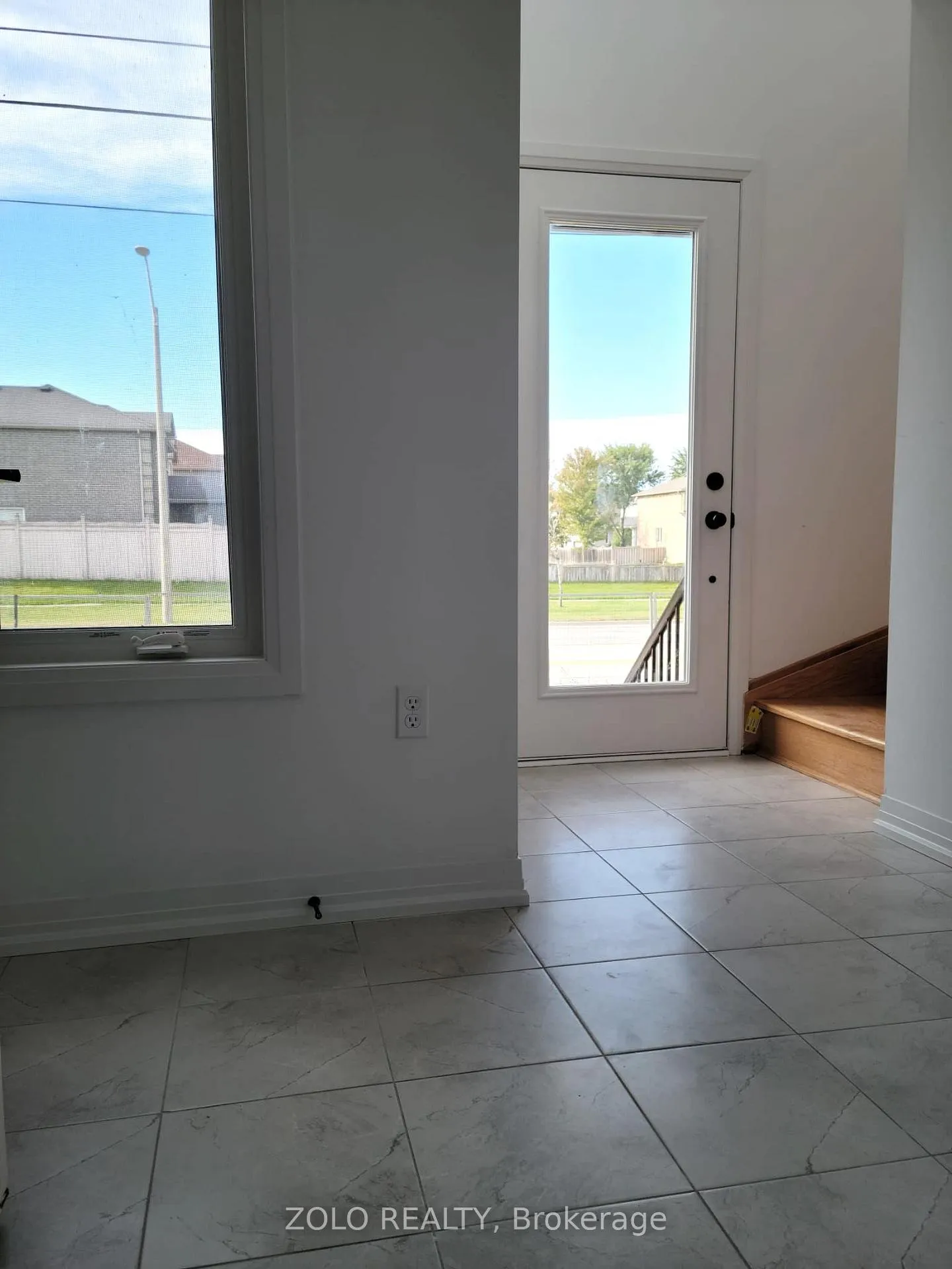 Photo 12 of 119 Fairlane Avenue, Barrie, Painswick South — HOMEH
