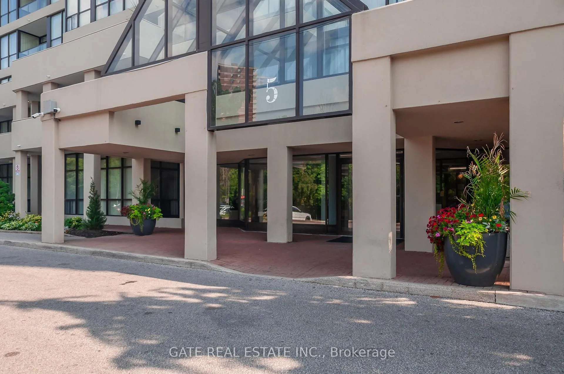 Photo 3 of Unit 1604, 5 Rowntree Road, Etobicoke, Mount Olive-Silverstone-Jamestown — HOMEH