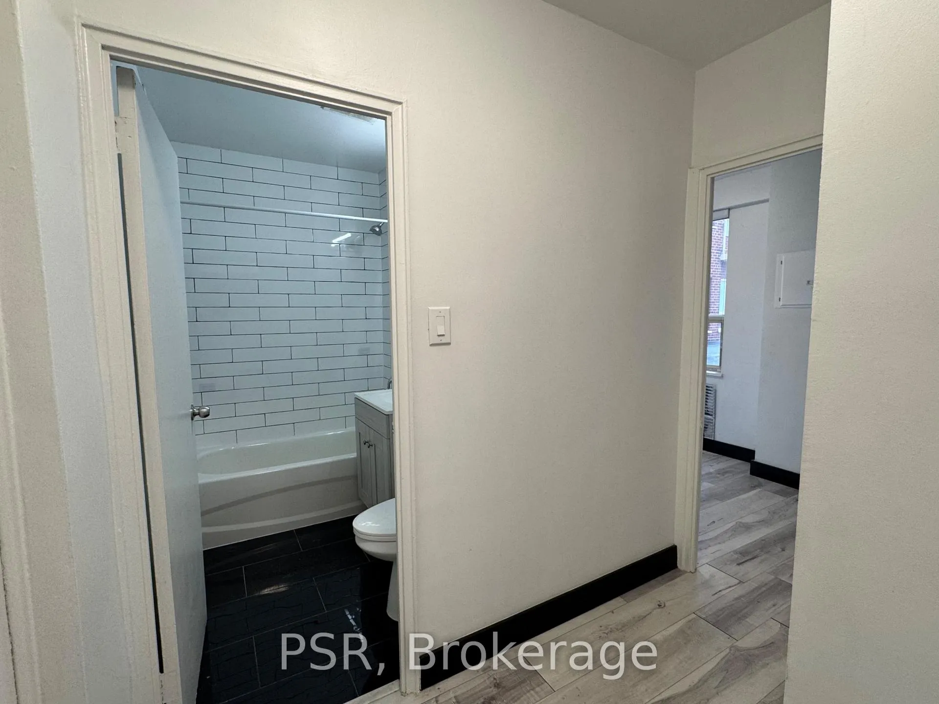 Photo 4 of Unit 106, 600 Eglinton Avenue W, Toronto, Forest Hill North — HOMEH