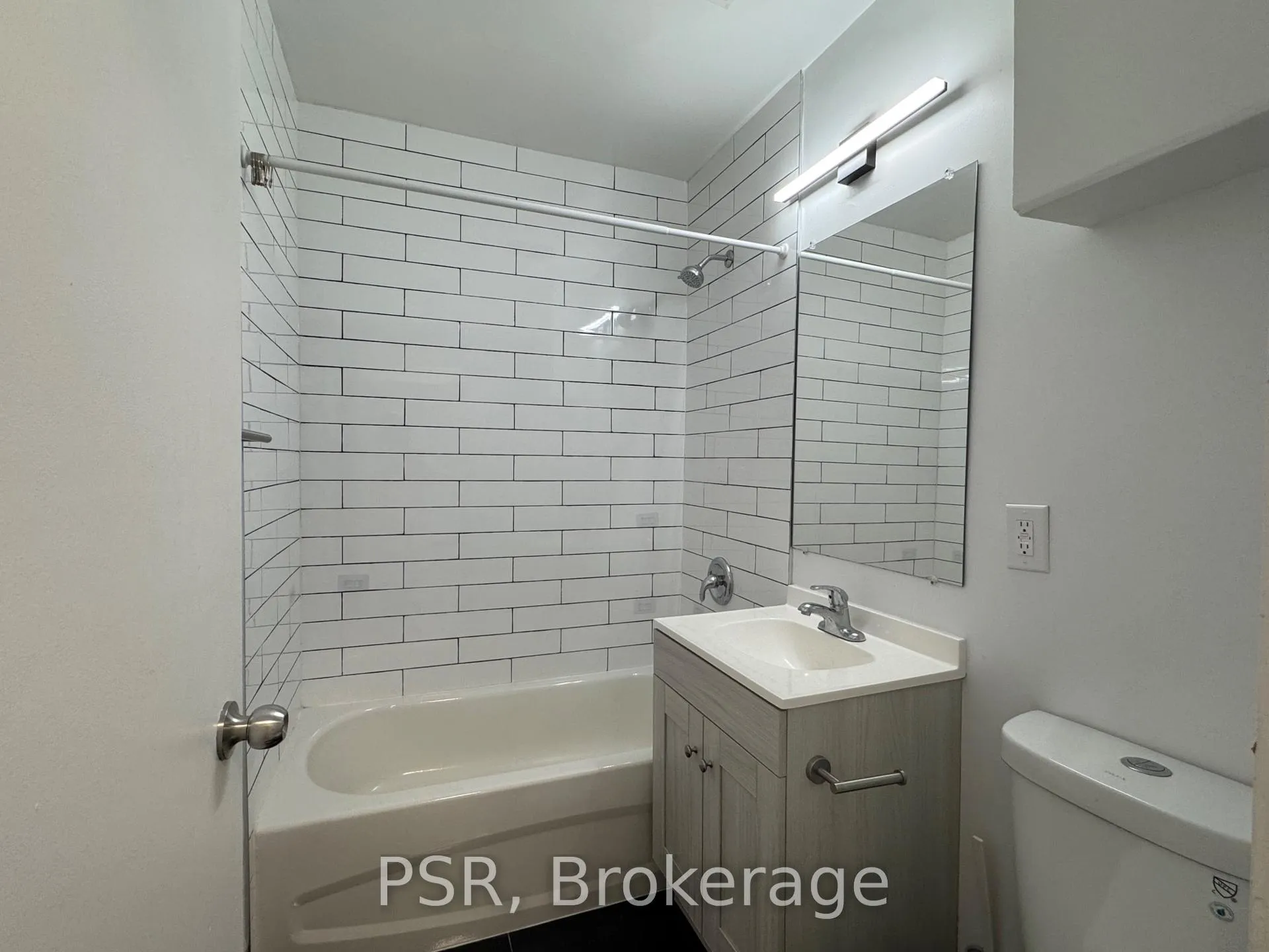 Photo 5 of Unit 106, 600 Eglinton Avenue W, Toronto, Forest Hill North — HOMEH