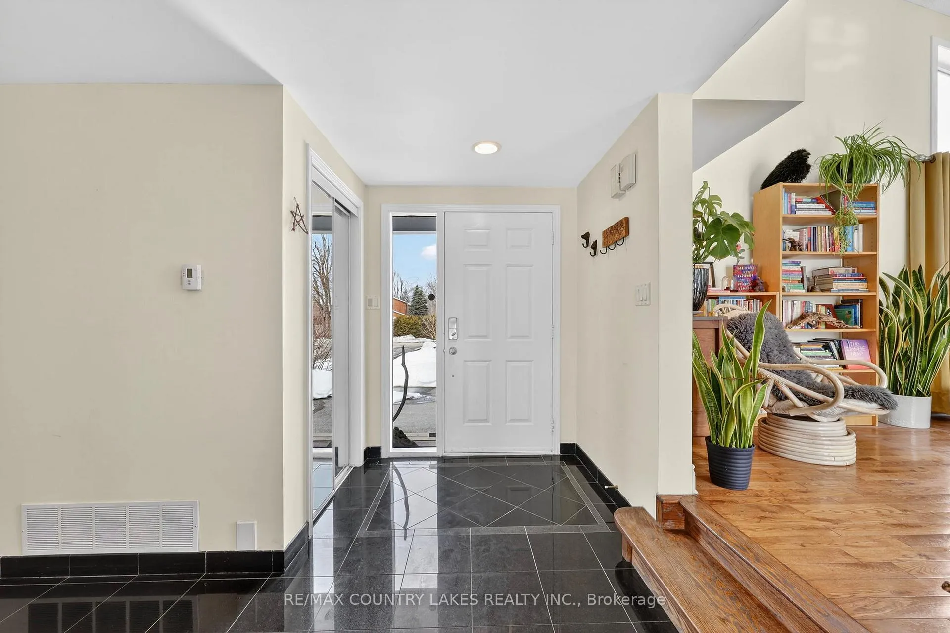 Photo 4 of 52 Turtle Path, Ramara, Brechin — HOMEH