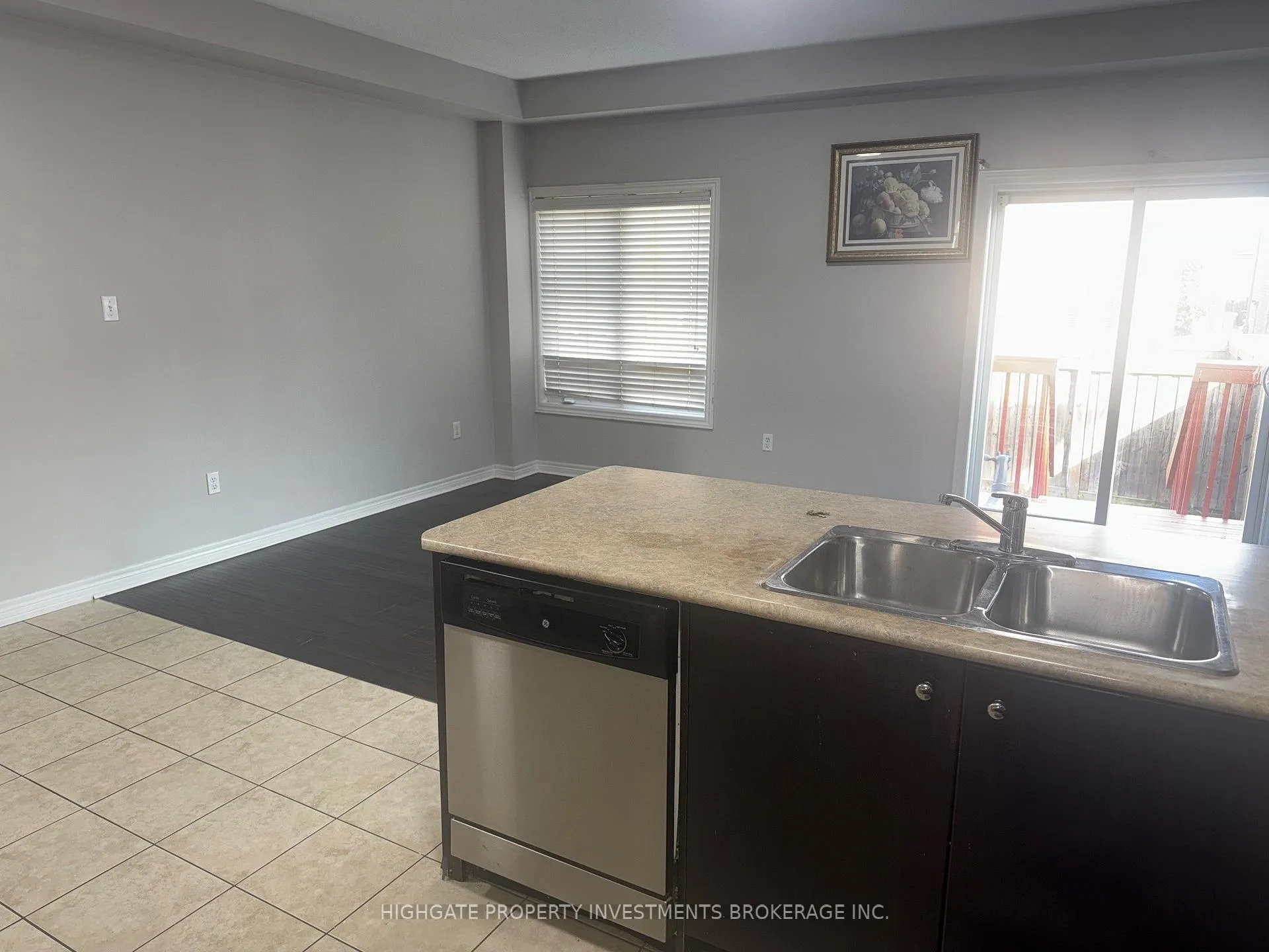 Photo 3 of 12 Frenchpark Circle, Brampton, Credit Valley — HOMEH