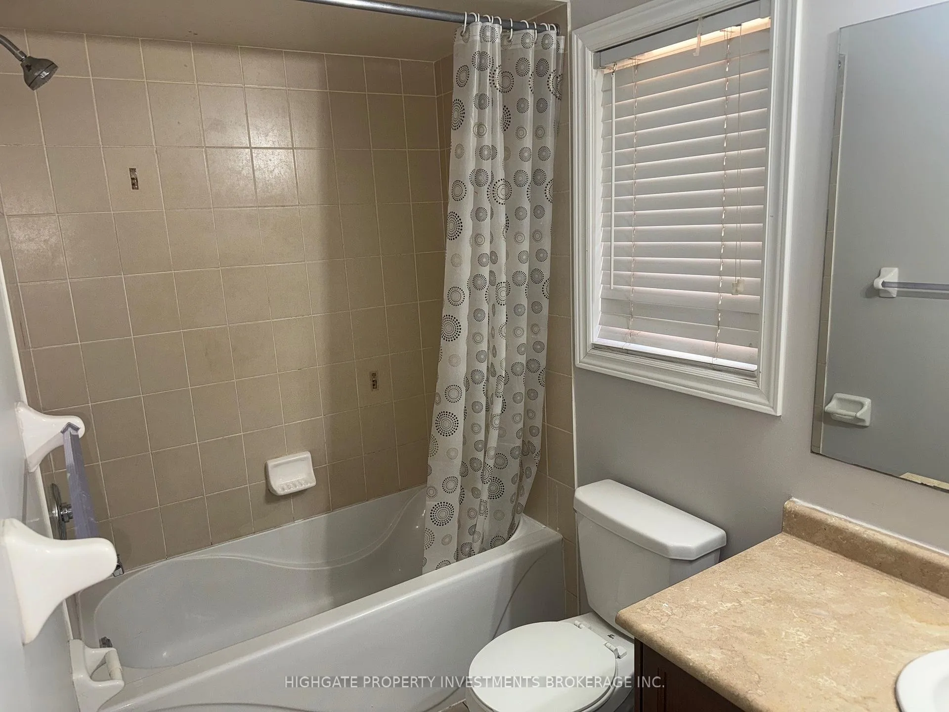 Photo 7 of 12 Frenchpark Circle, Brampton, Credit Valley — HOMEH