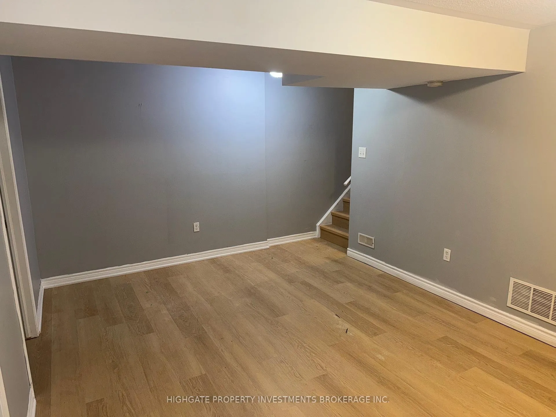 Photo 16 of 12 Frenchpark Circle, Brampton, Credit Valley — HOMEH