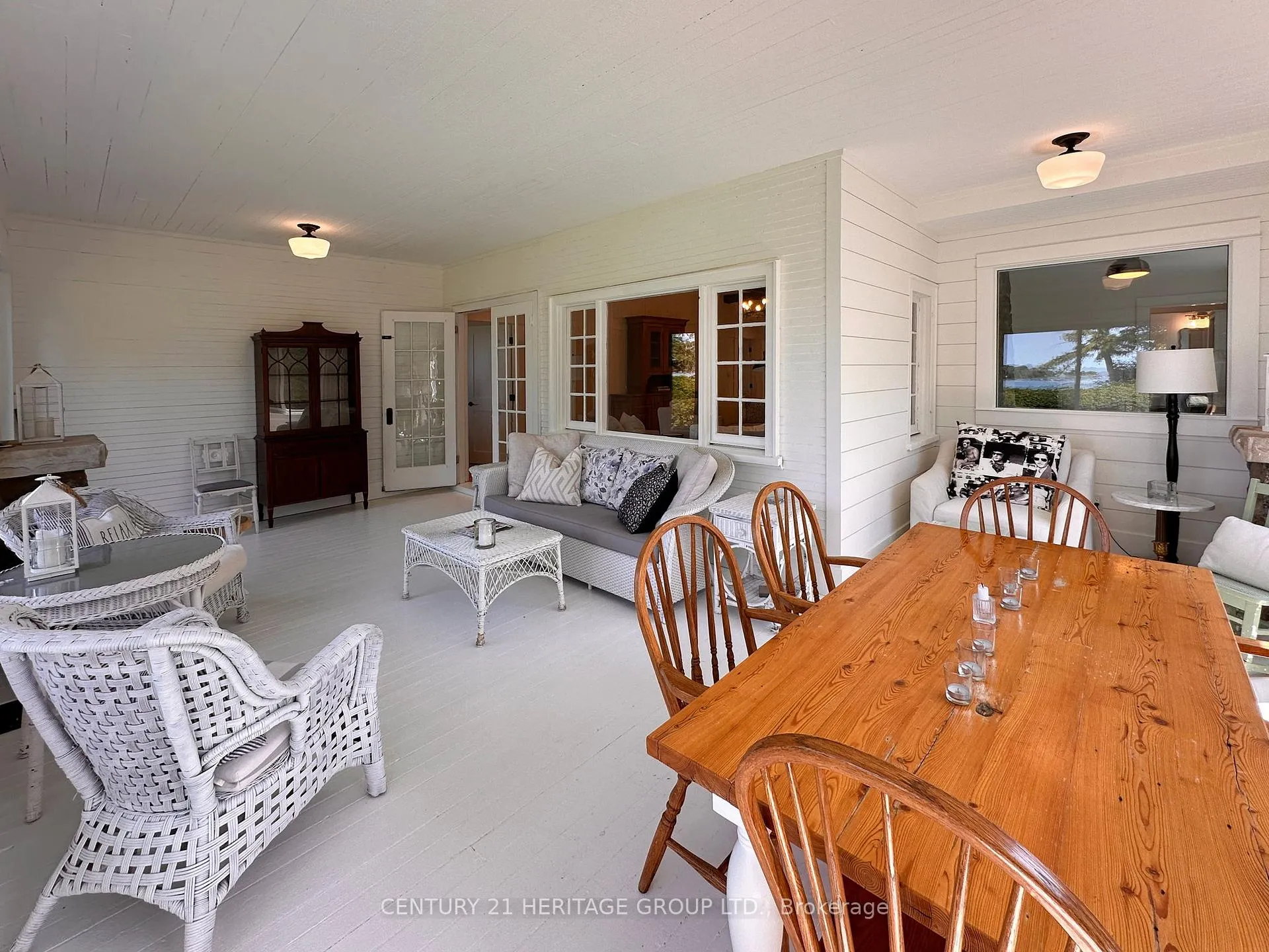 Photo 3 of 911 Lake Drive N, Georgina, Historic Lakeshore Communities — HOMEH
