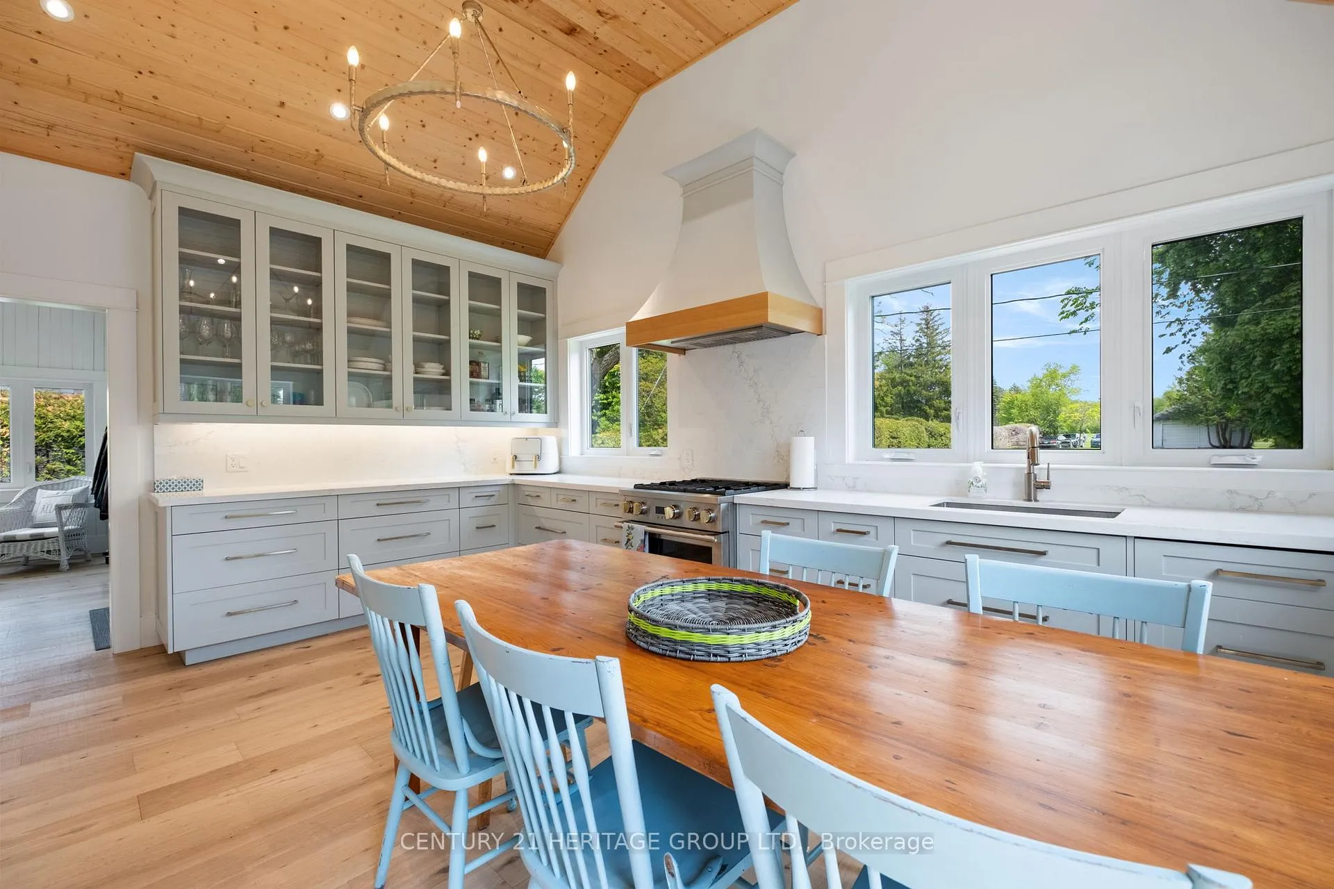 Photo 12 of 911 Lake Drive N, Georgina, Historic Lakeshore Communities — HOMEH
