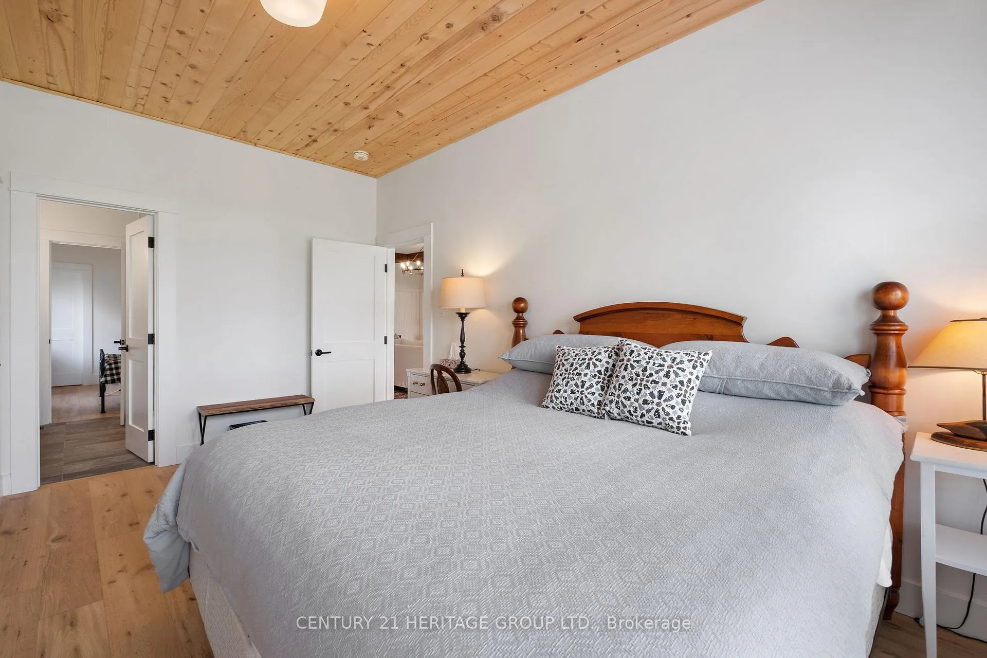 Photo 17 of 911 Lake Drive N, Georgina, Historic Lakeshore Communities — HOMEH