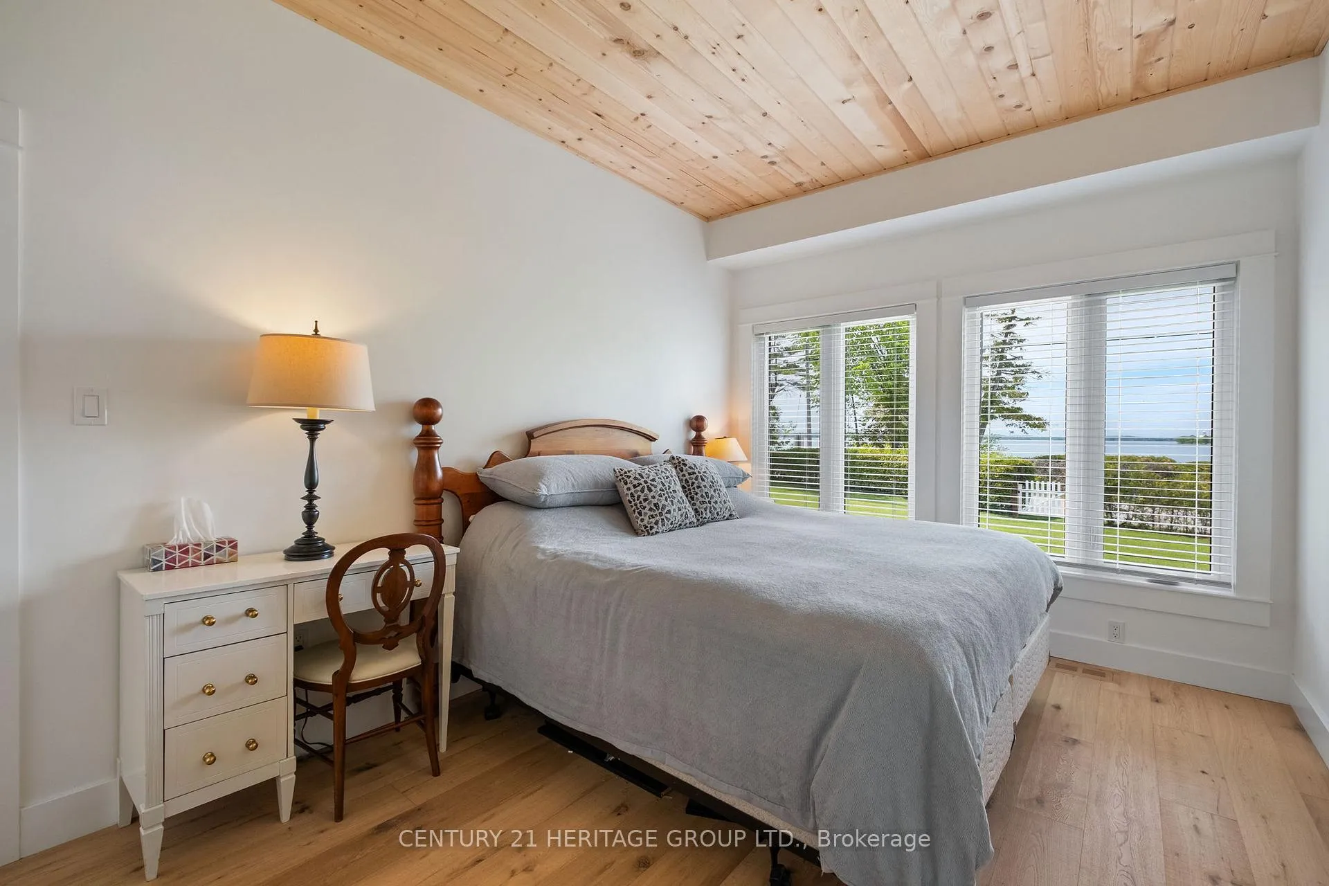 Photo 18 of 911 Lake Drive N, Georgina, Historic Lakeshore Communities — HOMEH