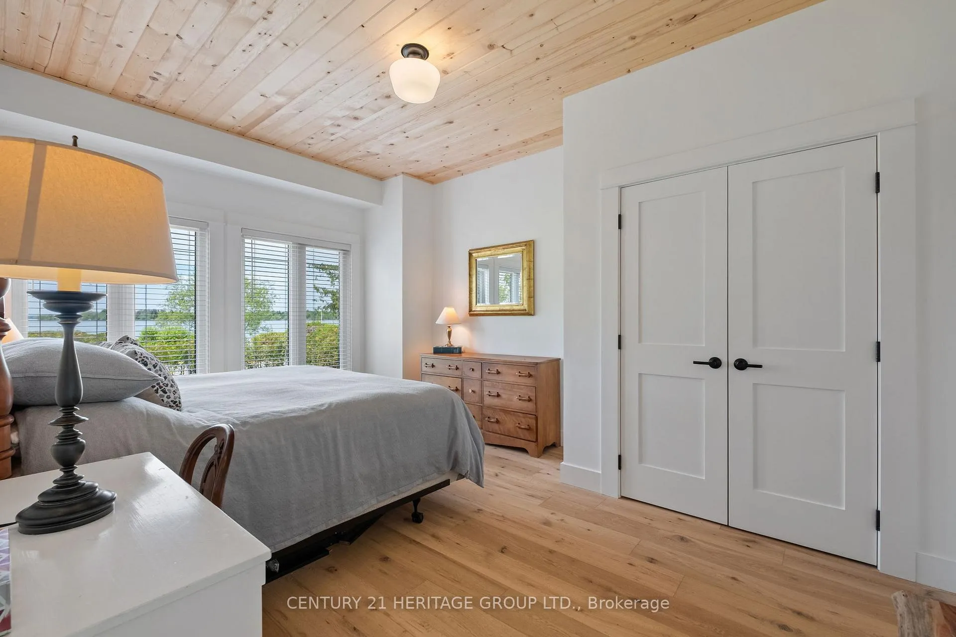 Photo 19 of 911 Lake Drive N, Georgina, Historic Lakeshore Communities — HOMEH