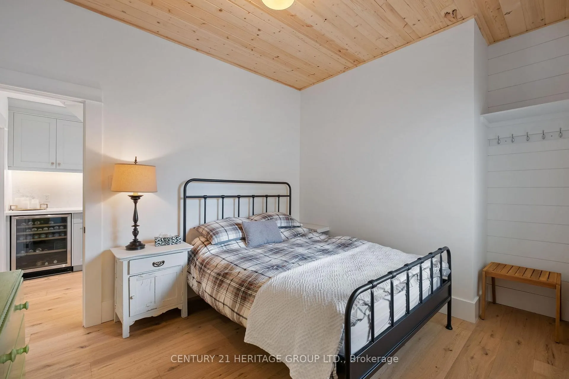 Photo 26 of 911 Lake Drive N, Georgina, Historic Lakeshore Communities — HOMEH