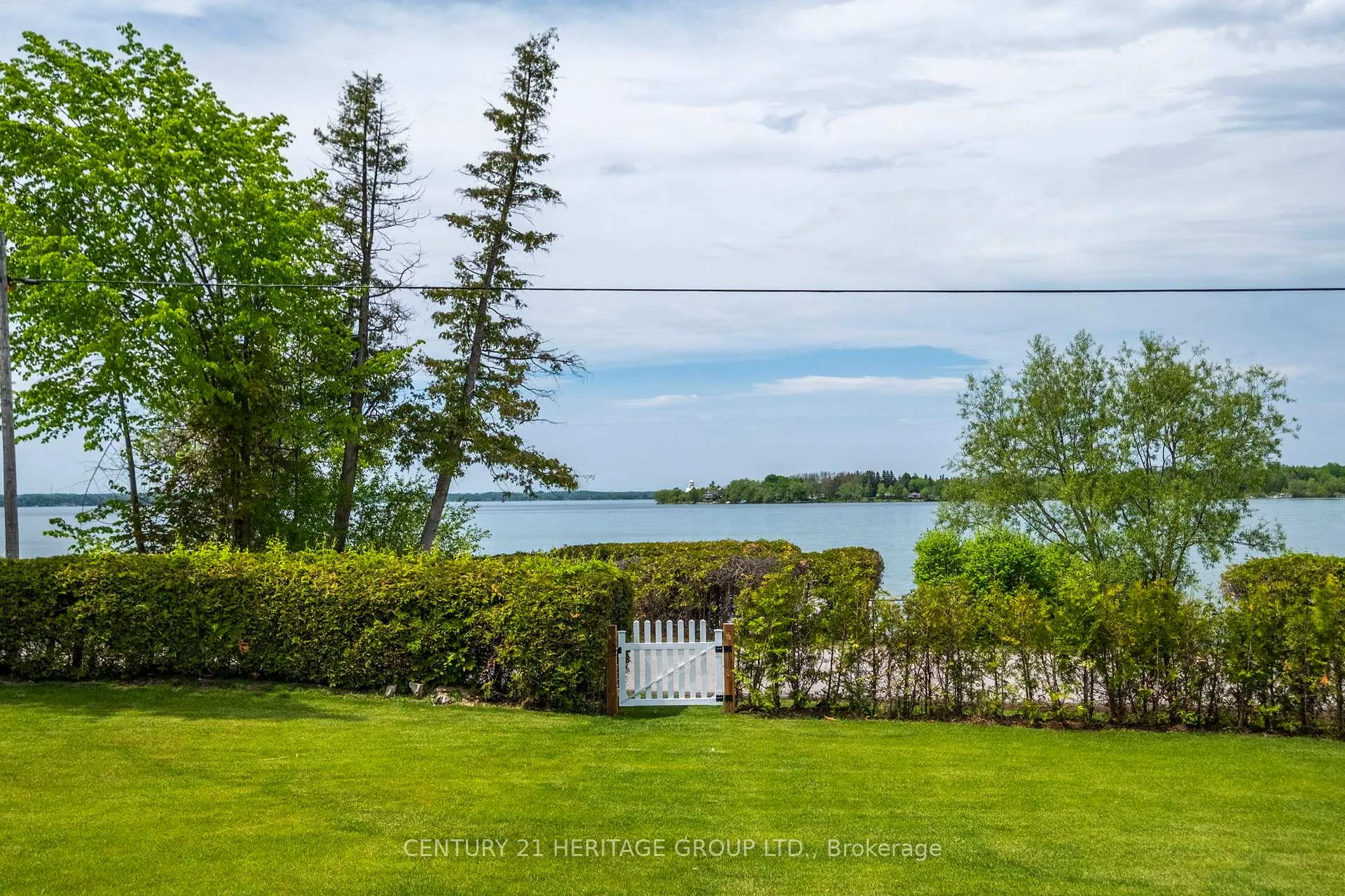 Photo 32 of 911 Lake Drive N, Georgina, Historic Lakeshore Communities — HOMEH