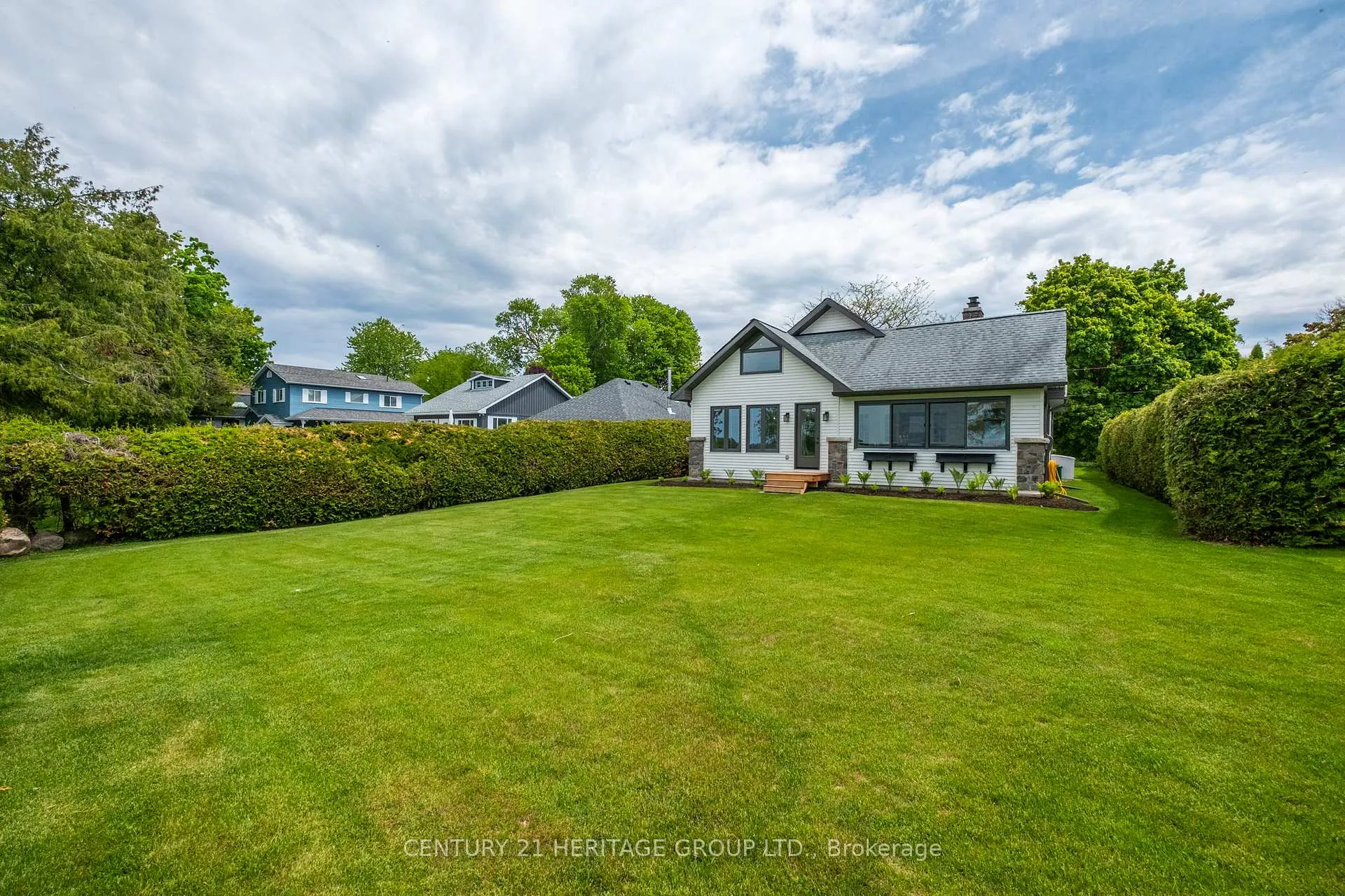 Photo 33 of 911 Lake Drive N, Georgina, Historic Lakeshore Communities — HOMEH