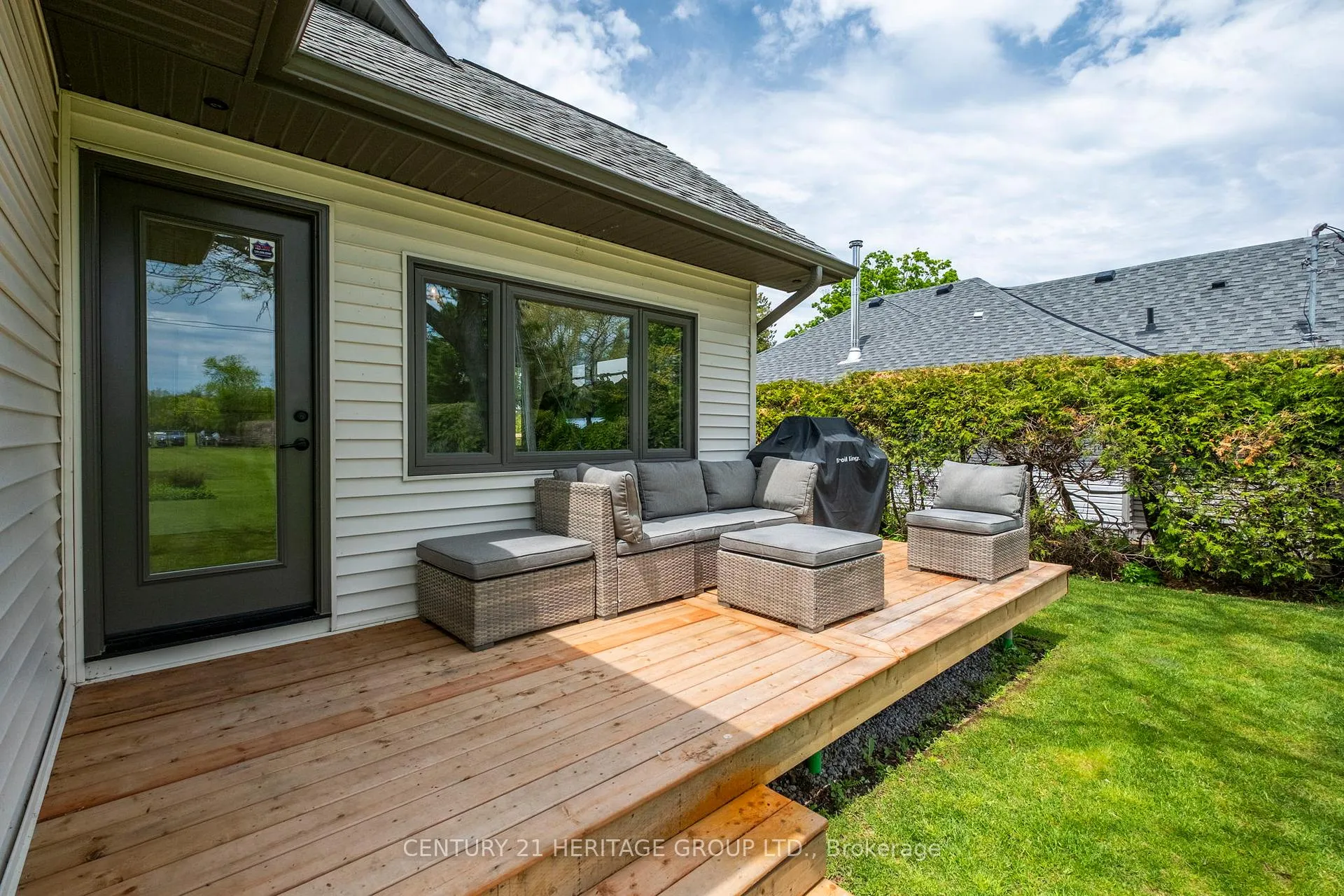 Photo 36 of 911 Lake Drive N, Georgina, Historic Lakeshore Communities — HOMEH