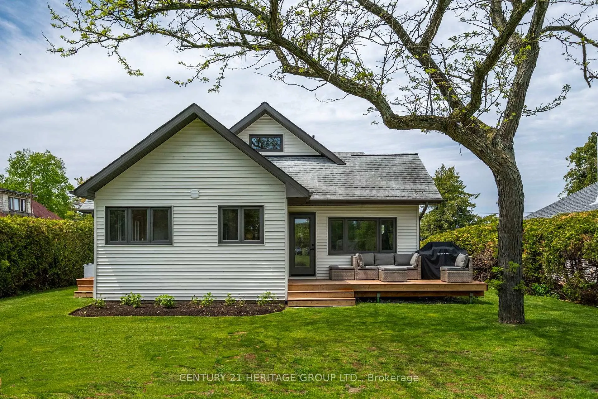 Photo 37 of 911 Lake Drive N, Georgina, Historic Lakeshore Communities — HOMEH
