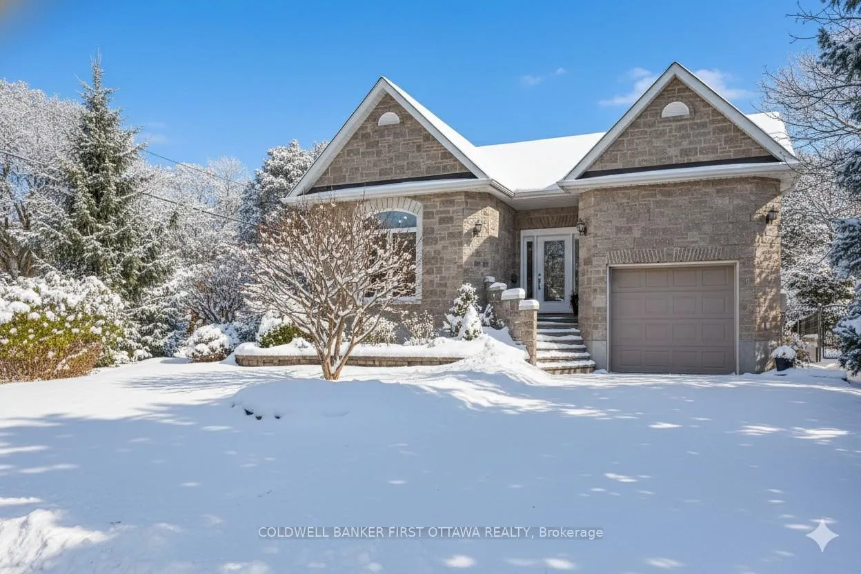 Photo 1 of 475 Moffatt Street, Carleton Place — HOMEH