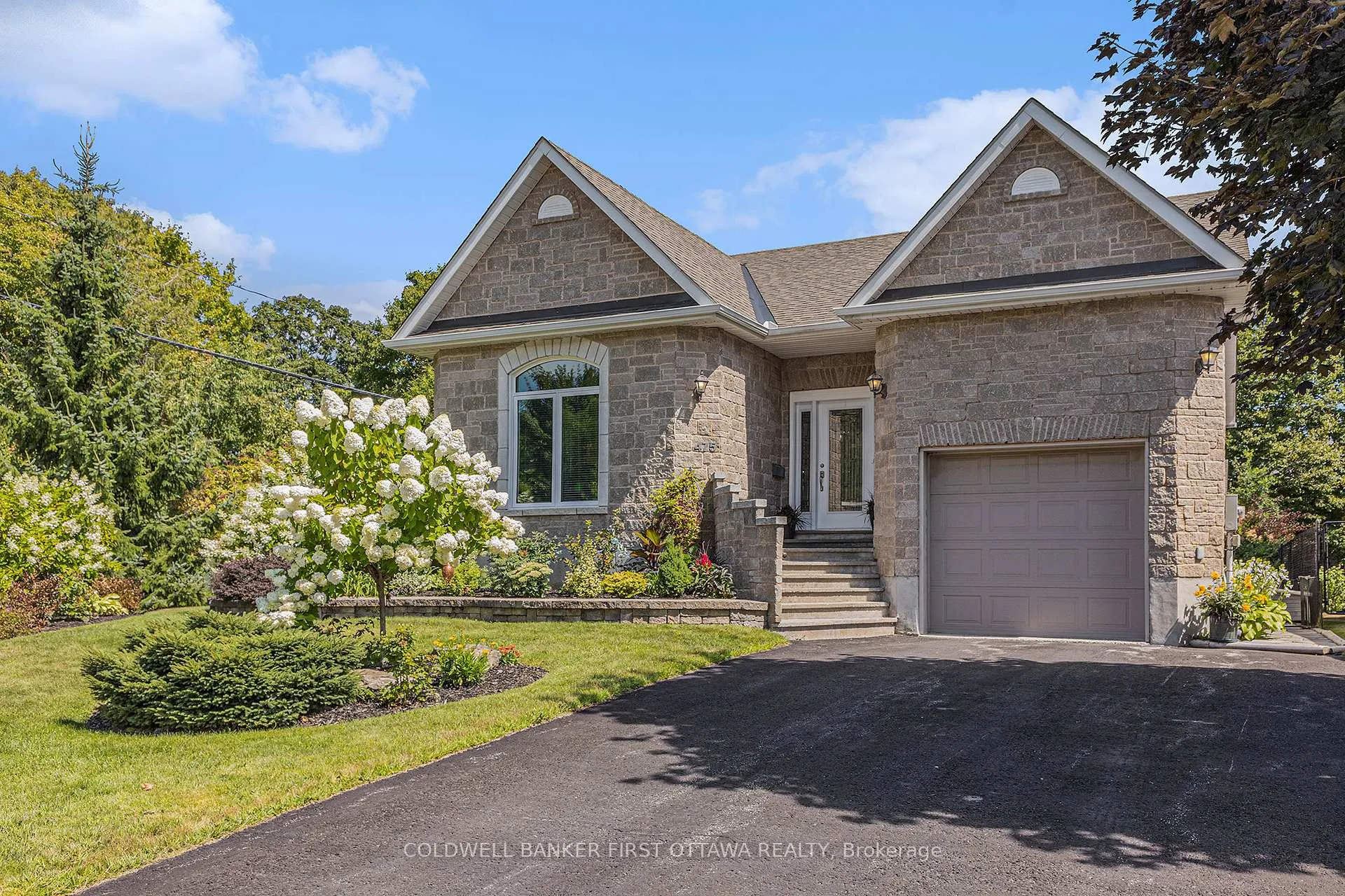 Photo 3 of 475 Moffatt Street, Carleton Place — HOMEH