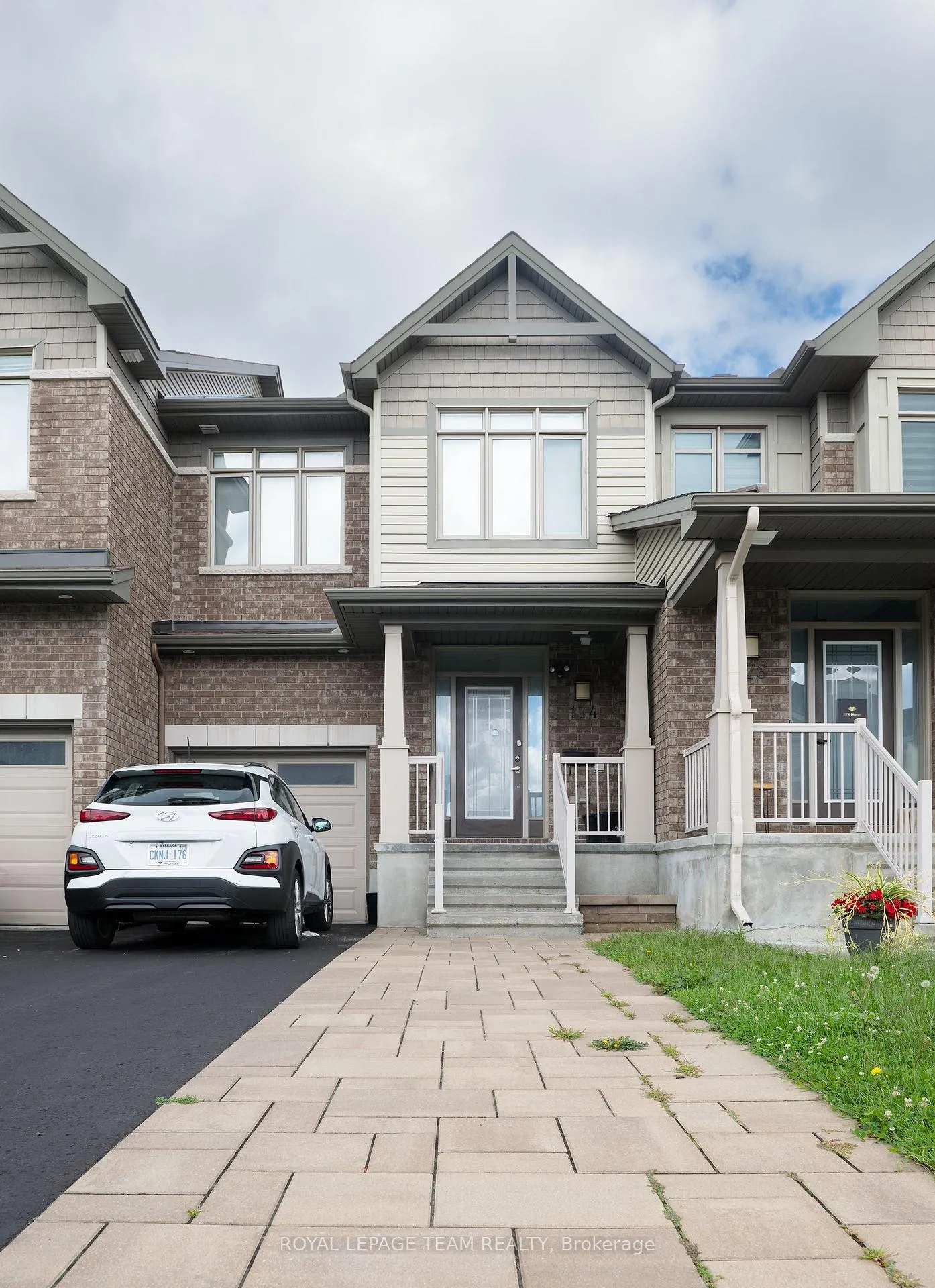 Front of 174 Hawkshaw Crescent