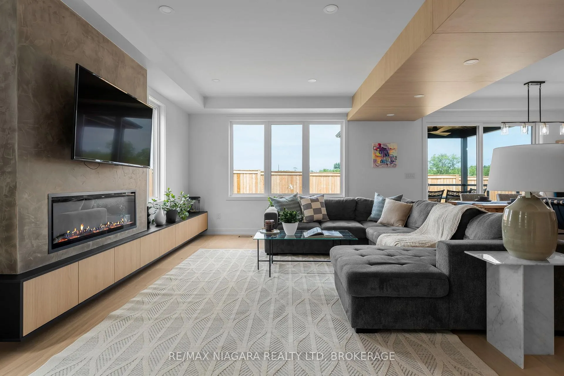 Photo 7 of 6176 Curlin Crescent, Niagara Falls, Forestview — HOMEH