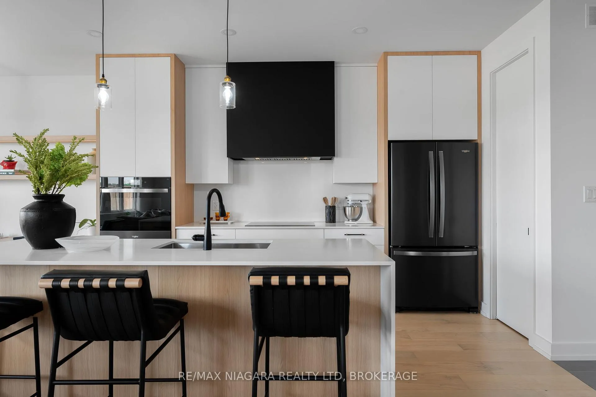 Photo 10 of 6176 Curlin Crescent, Niagara Falls, Forestview — HOMEH