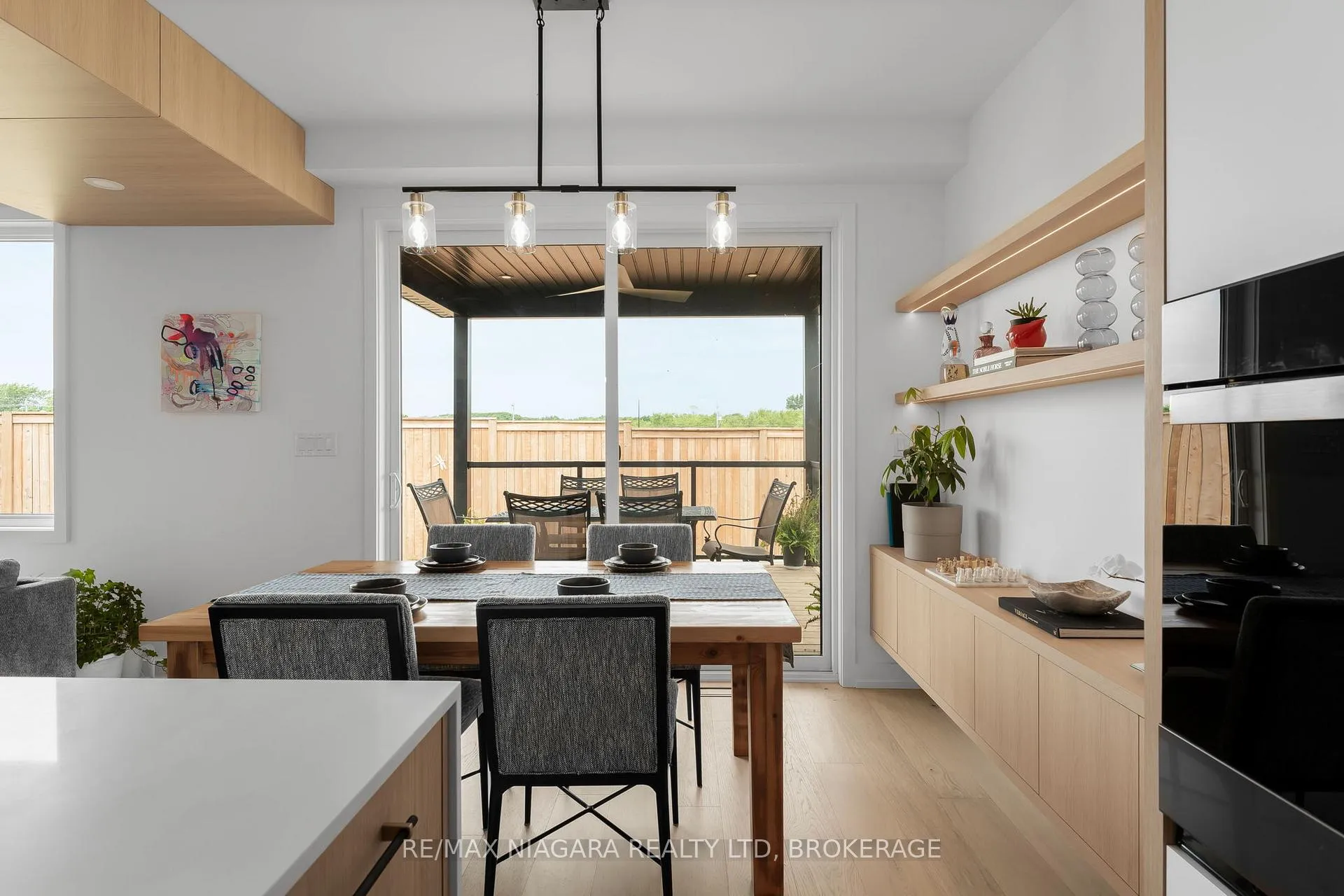 Photo 12 of 6176 Curlin Crescent, Niagara Falls, Forestview — HOMEH