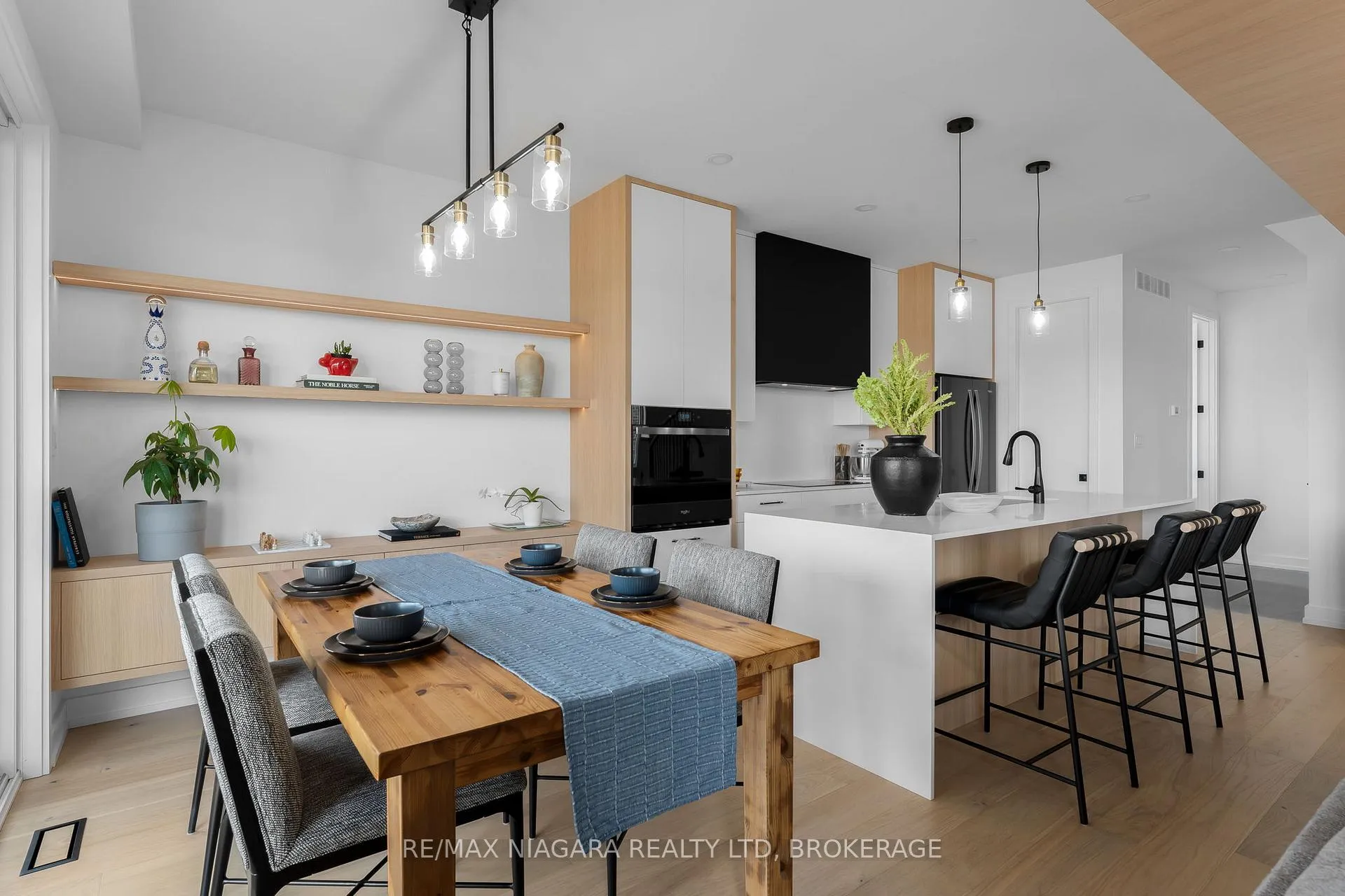 Photo 14 of 6176 Curlin Crescent, Niagara Falls, Forestview — HOMEH