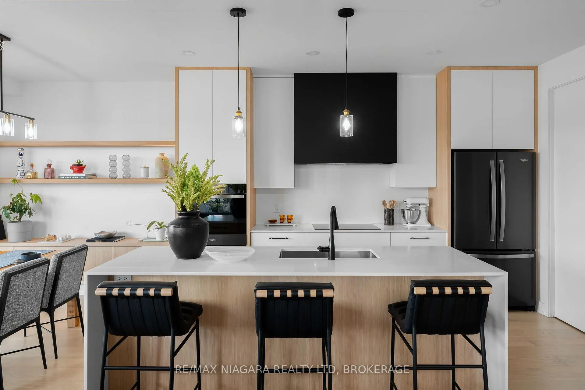 Photo 17 of 6176 Curlin Crescent, Niagara Falls, Forestview — HOMEH