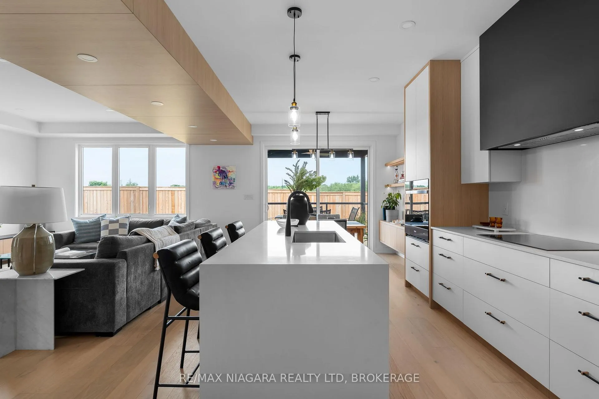 Photo 18 of 6176 Curlin Crescent, Niagara Falls, Forestview — HOMEH