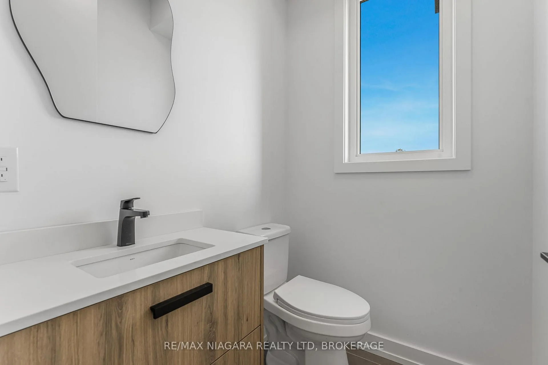 Photo 21 of 6176 Curlin Crescent, Niagara Falls, Forestview — HOMEH