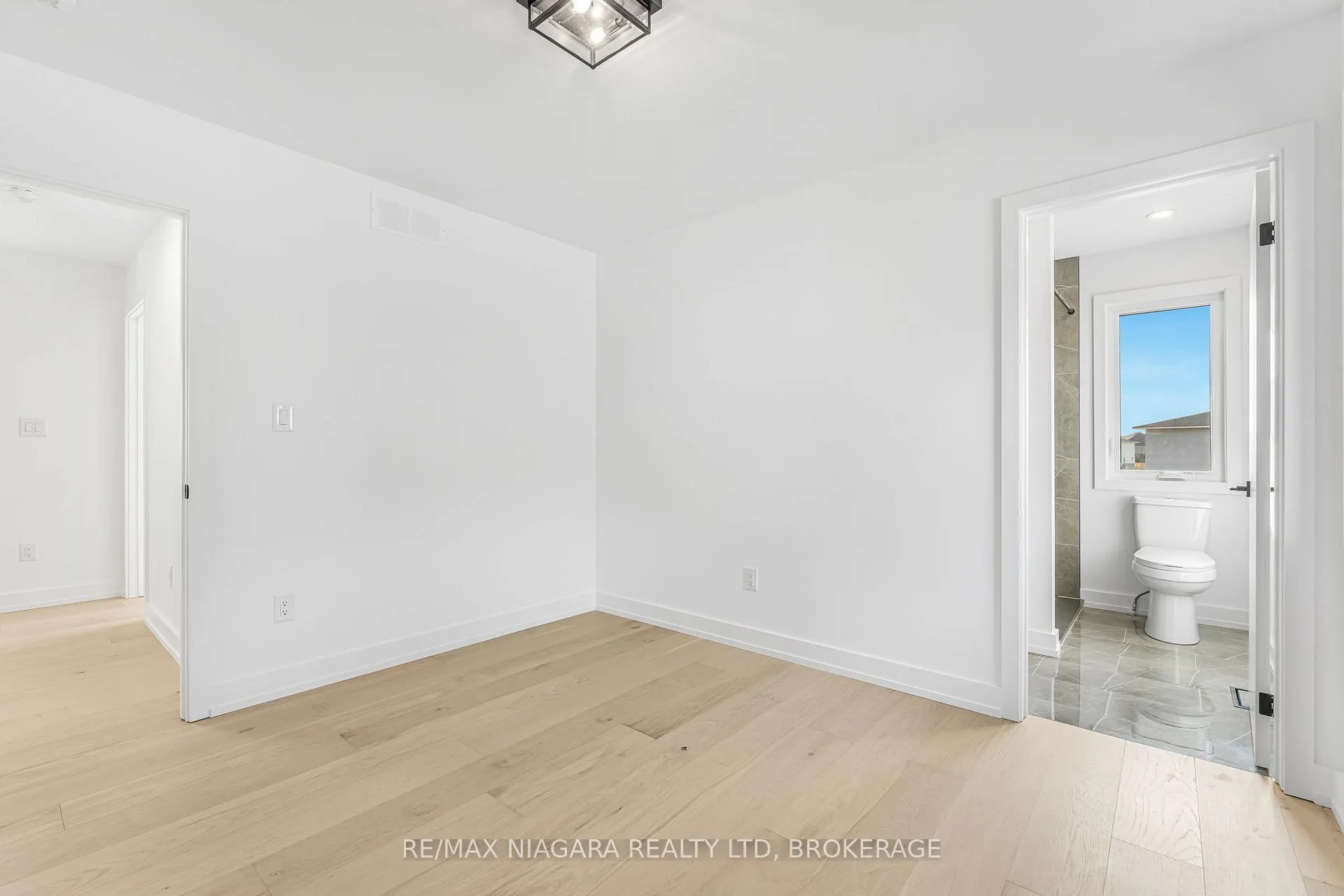 Photo 32 of 6176 Curlin Crescent, Niagara Falls, Forestview — HOMEH