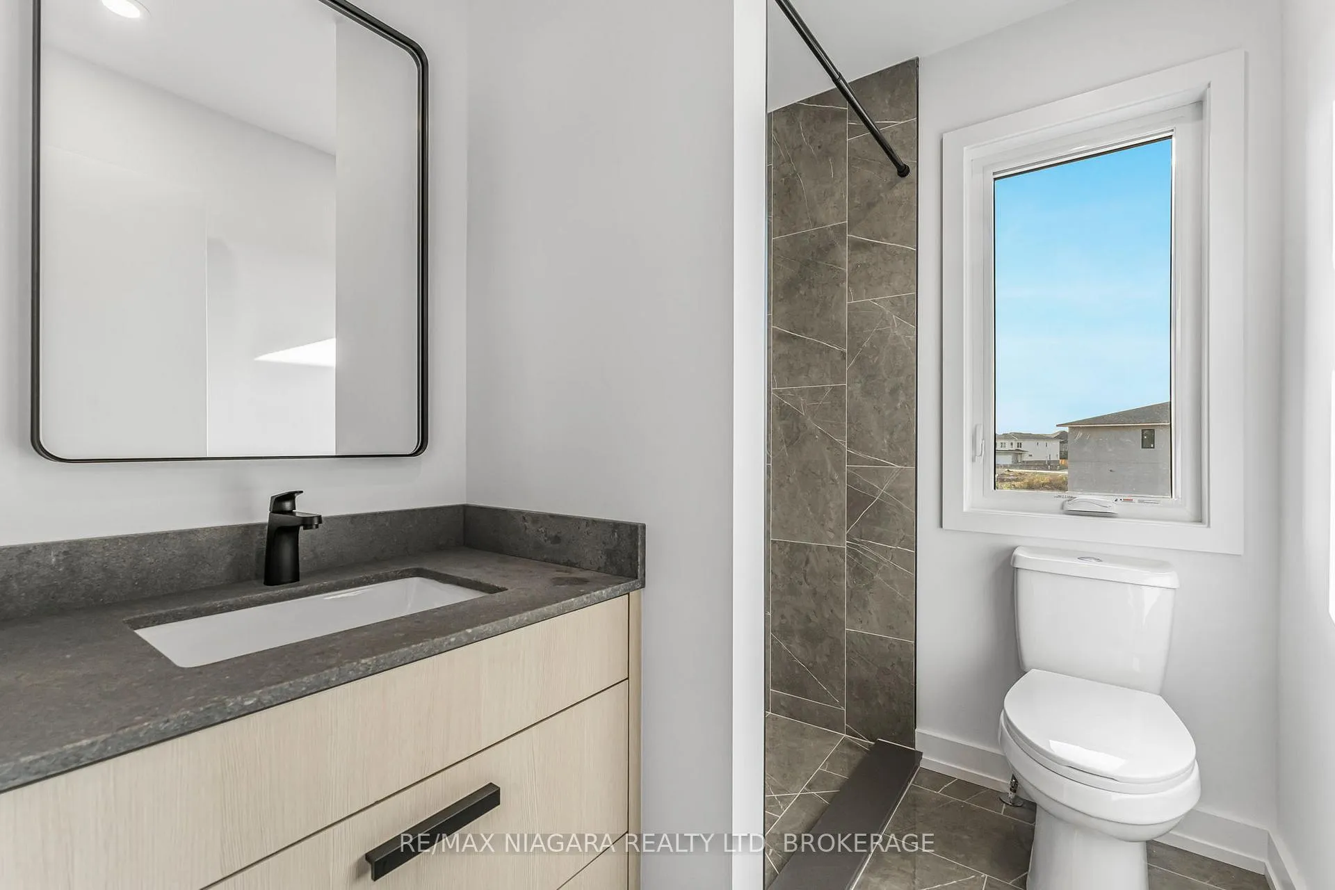 Photo 33 of 6176 Curlin Crescent, Niagara Falls, Forestview — HOMEH