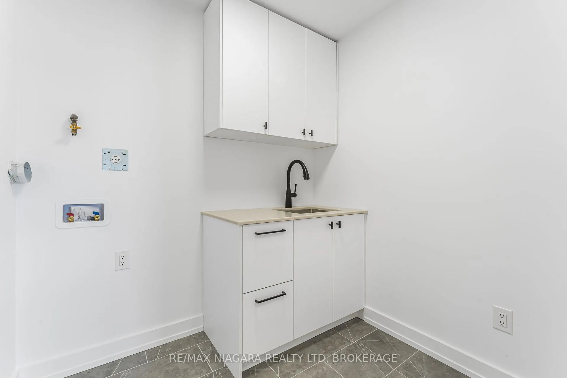 Photo 35 of 6176 Curlin Crescent, Niagara Falls, Forestview — HOMEH
