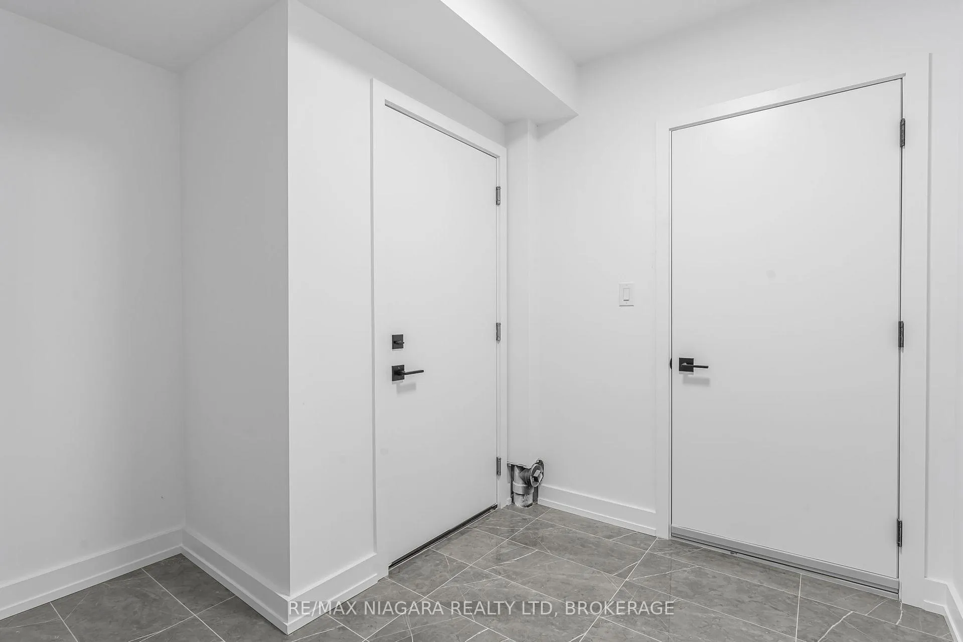 Photo 37 of 6176 Curlin Crescent, Niagara Falls, Forestview — HOMEH