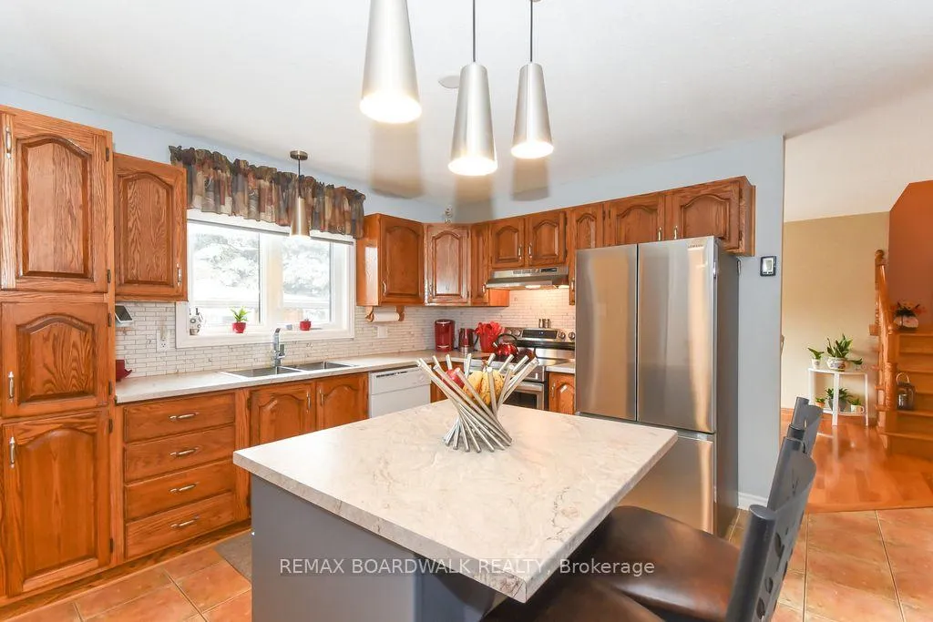 Photo 8 of 1408 Marchand Street S, Ottawa, Cyrville Rd./Industrial Park — HOMEH
