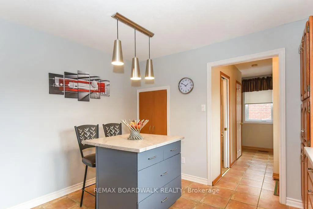 Photo 10 of 1408 Marchand Street S, Ottawa, Cyrville Rd./Industrial Park — HOMEH