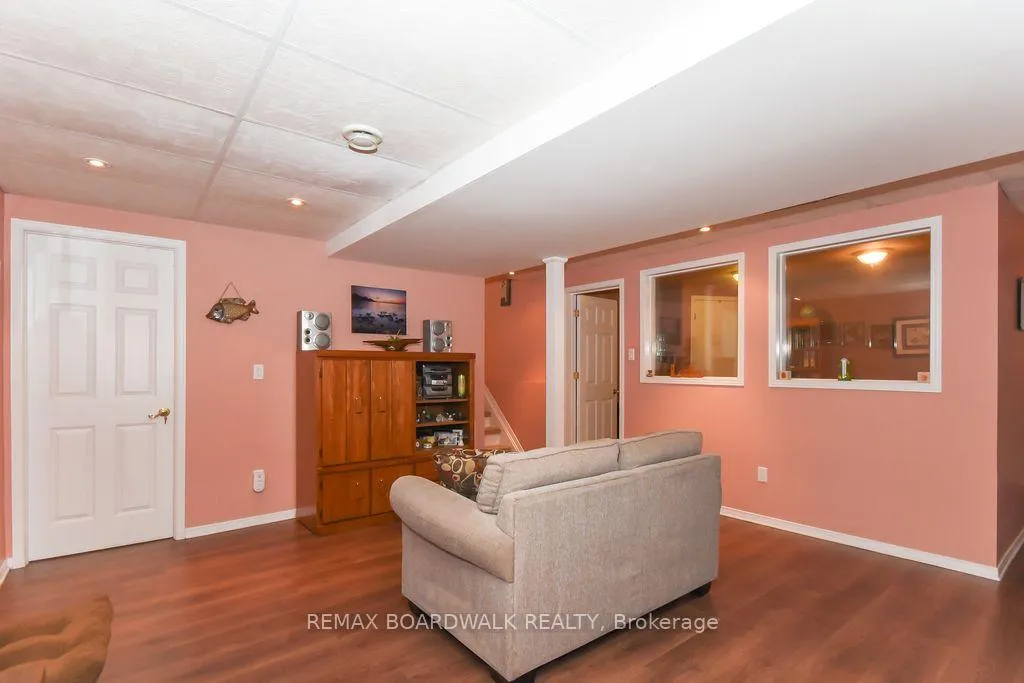 Photo 31 of 1408 Marchand Street S, Ottawa, Cyrville Rd./Industrial Park — HOMEH