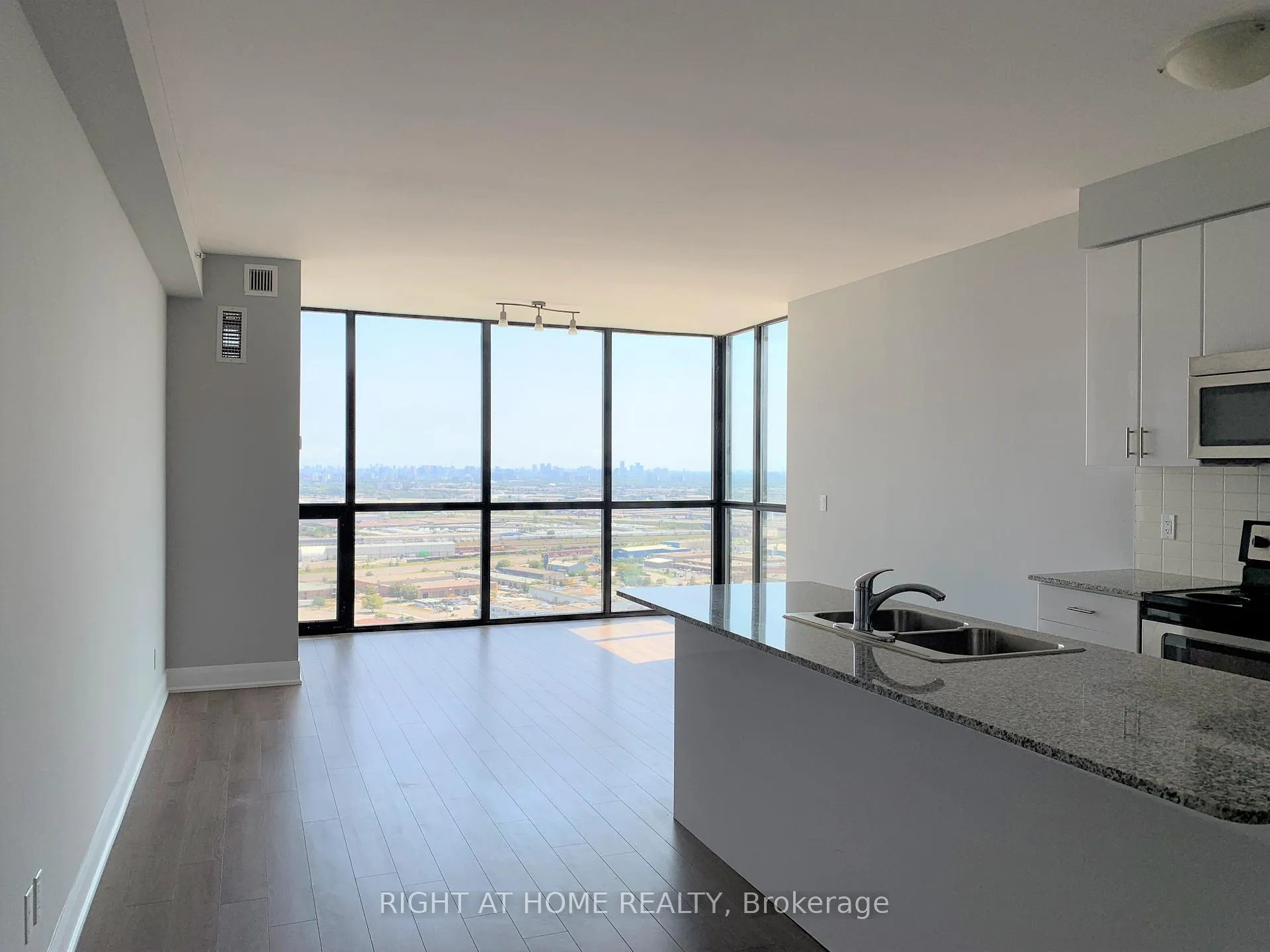 Photo 7 of Unit 3001, 2900 Highway 7 Road, Vaughan, Concord — HOMEH