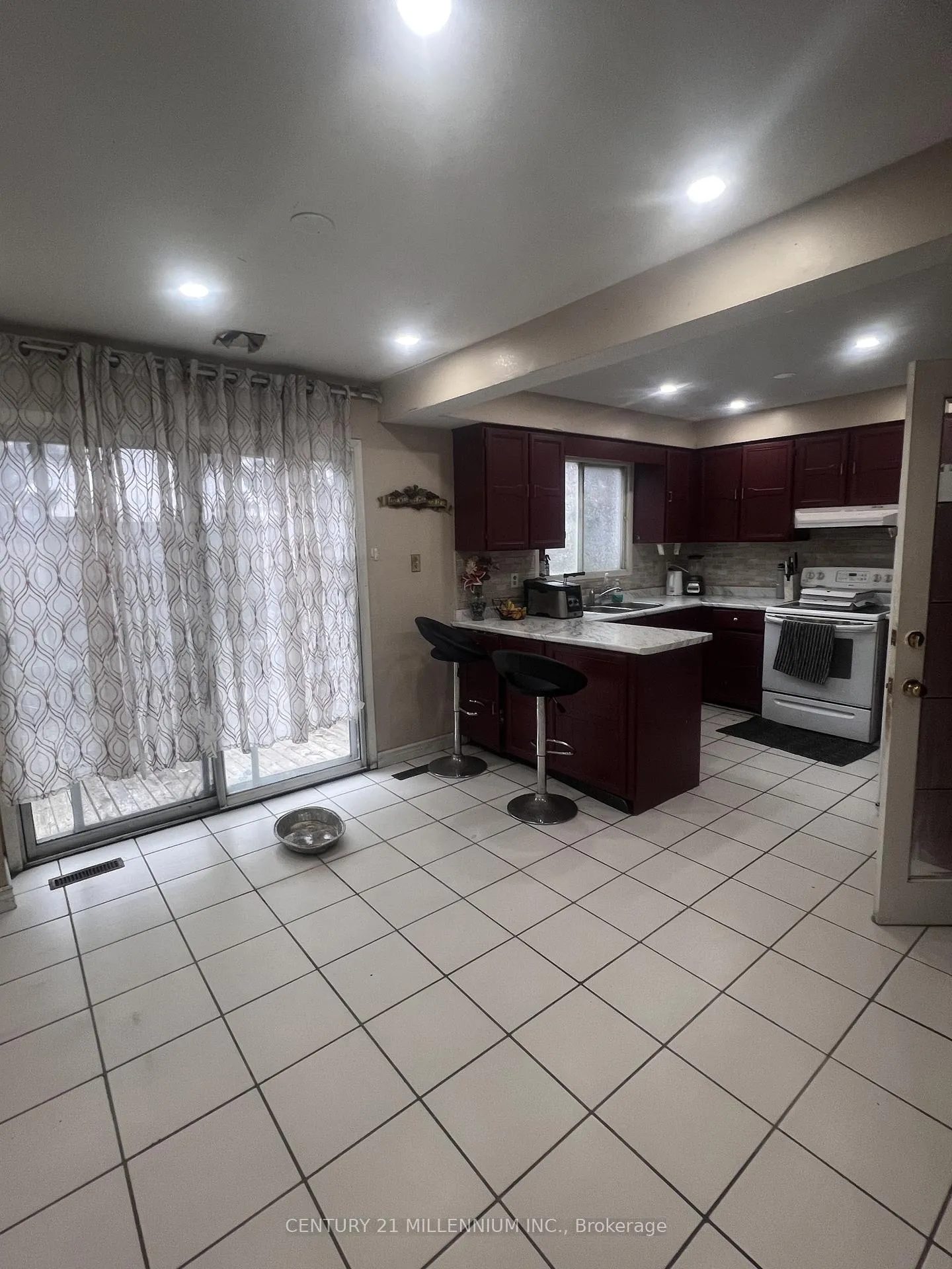 Photo 9 of 175 Vodden Street W, Brampton, Brampton West — HOMEH
