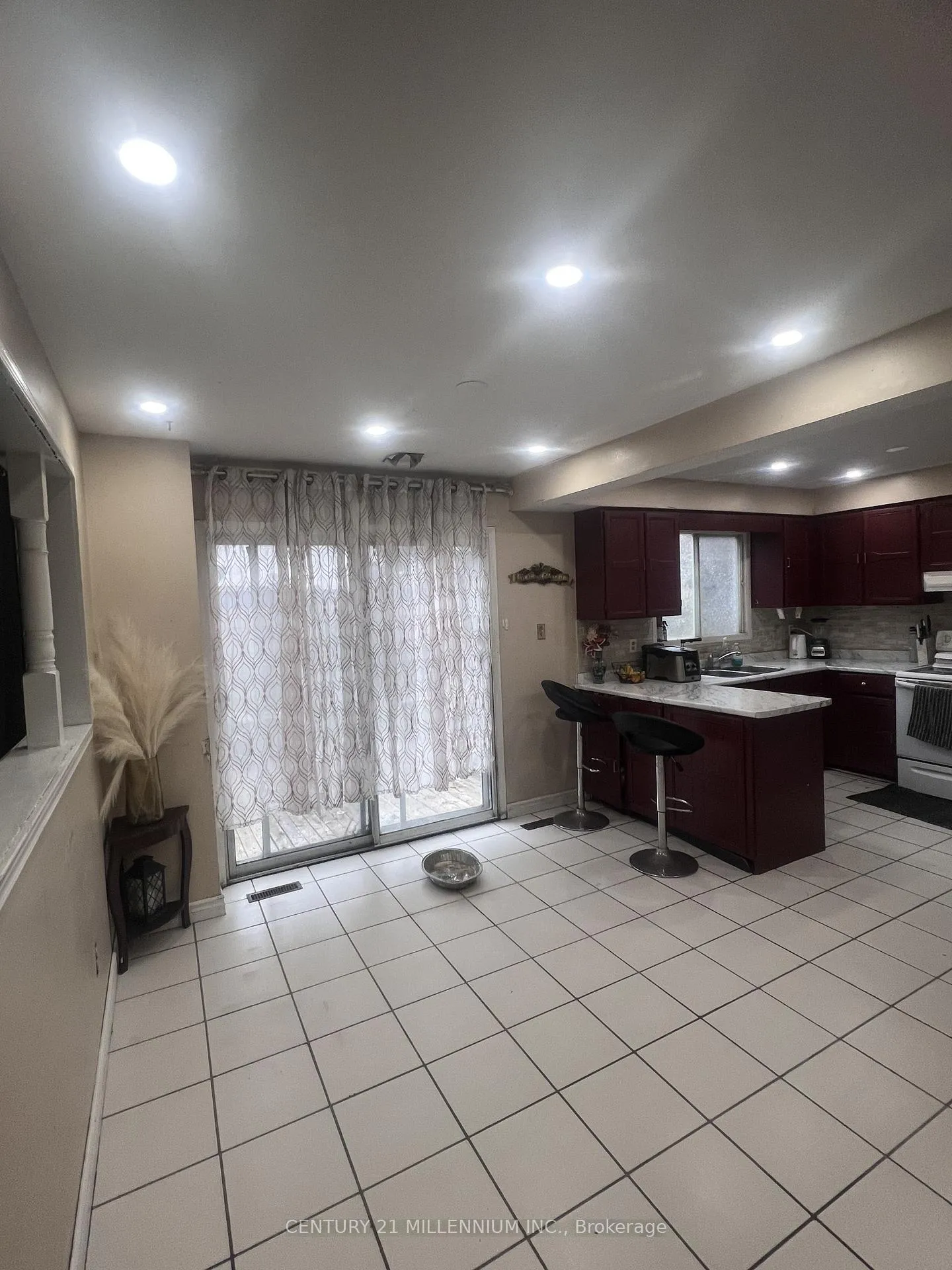 Photo 10 of 175 Vodden Street W, Brampton, Brampton West — HOMEH