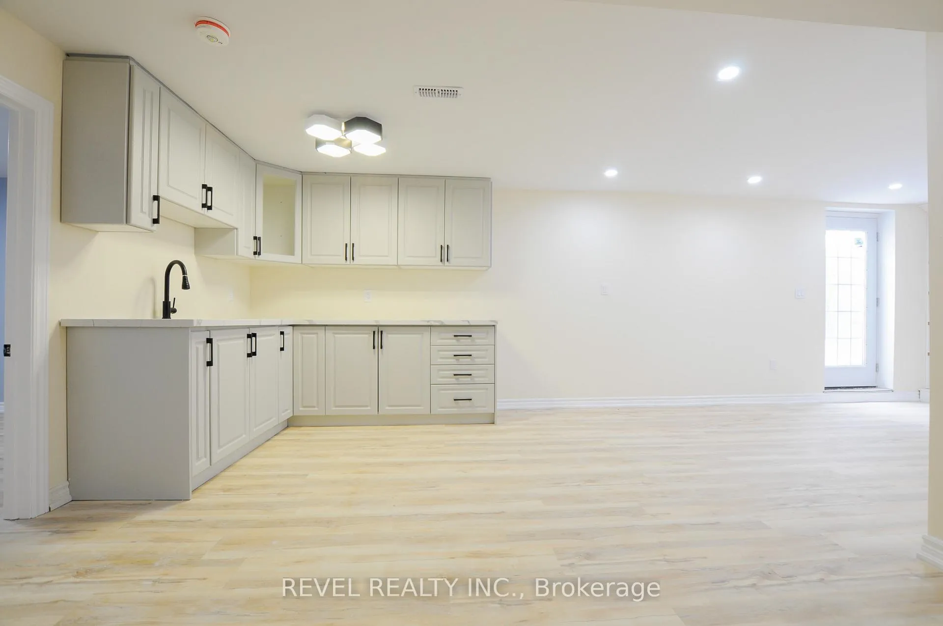 Photo 5 of Unit LOWER, 412 Olde Village Lane, Shelburne — HOMEH