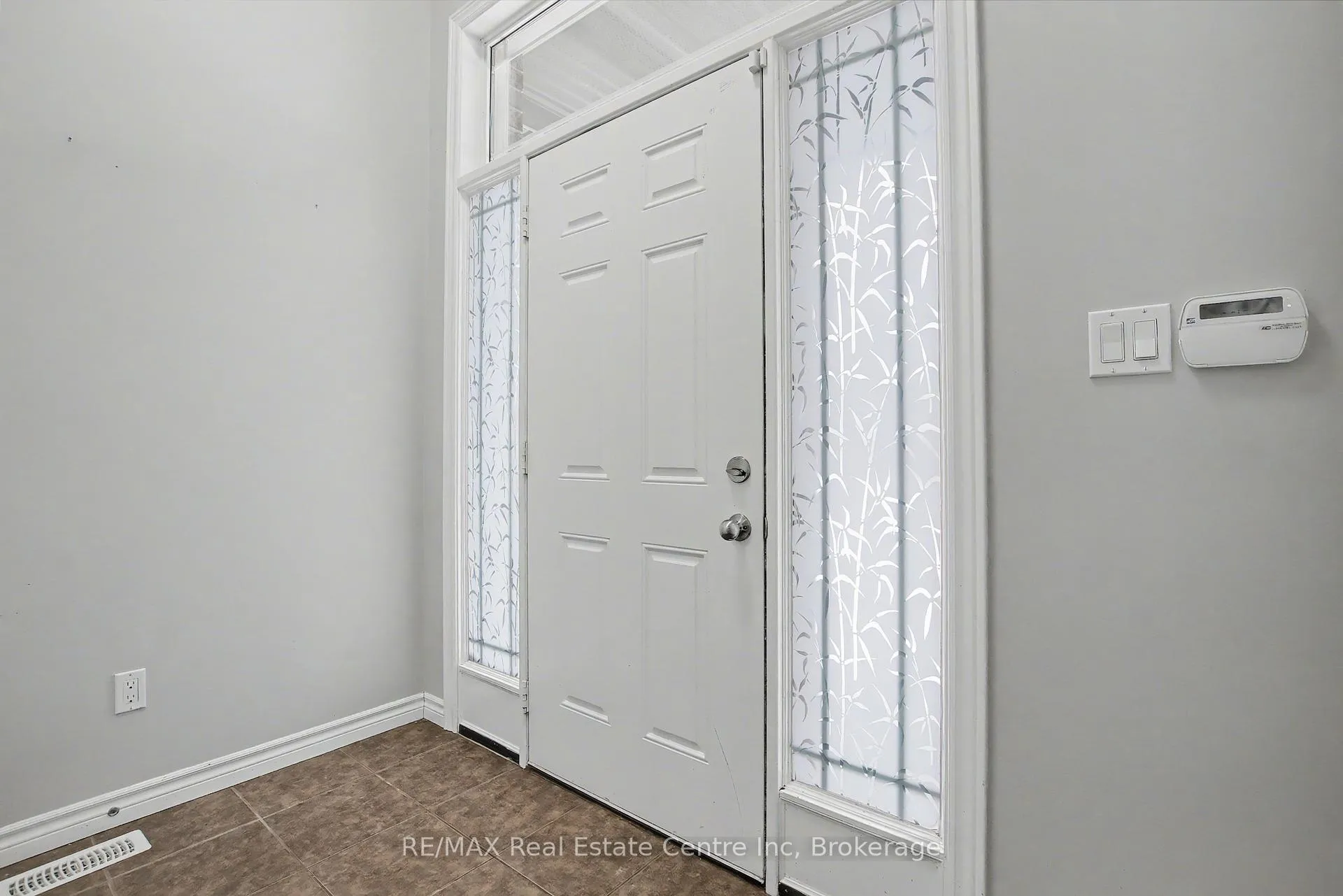 Photo 4 of 158 Kemp Crescent, Guelph, Grange Road — HOMEH