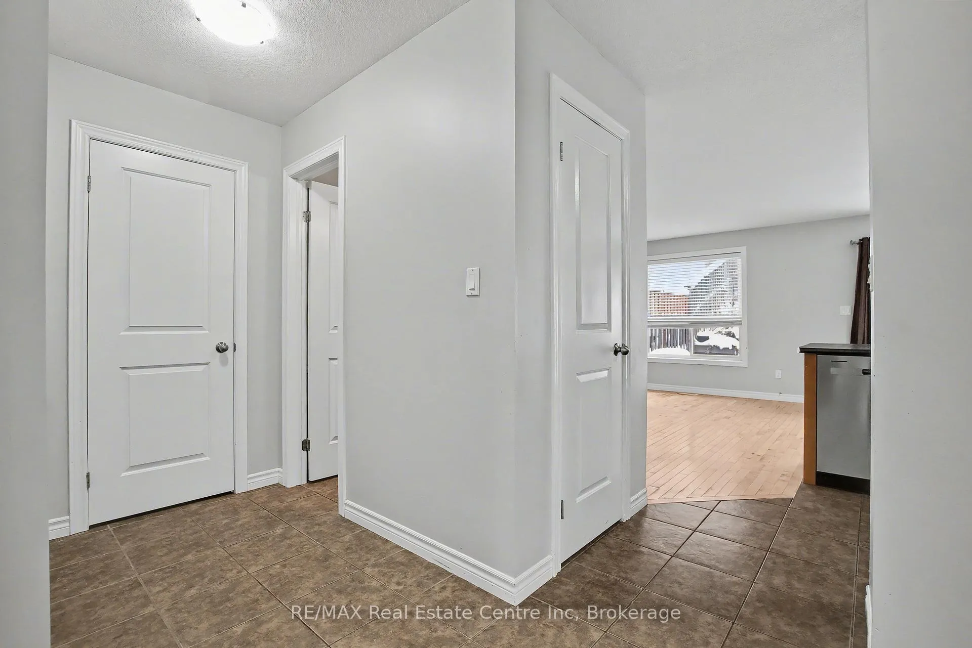Photo 6 of 158 Kemp Crescent, Guelph, Grange Road — HOMEH